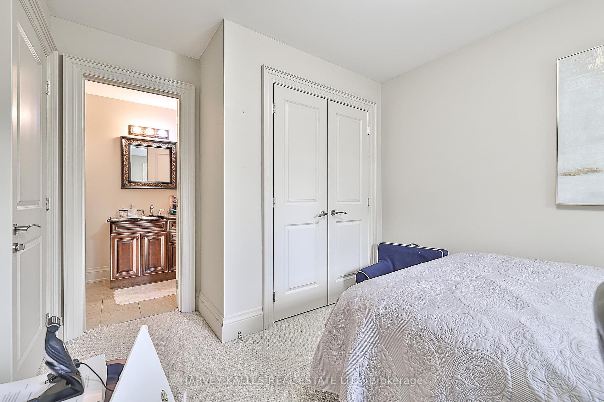 424 Roehampton Avenue photo 35