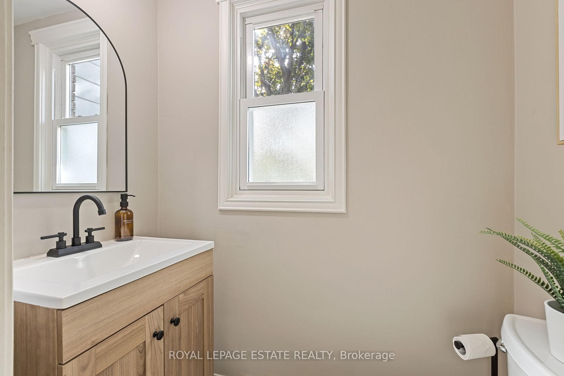 4231 Dunvegan Road photo 17