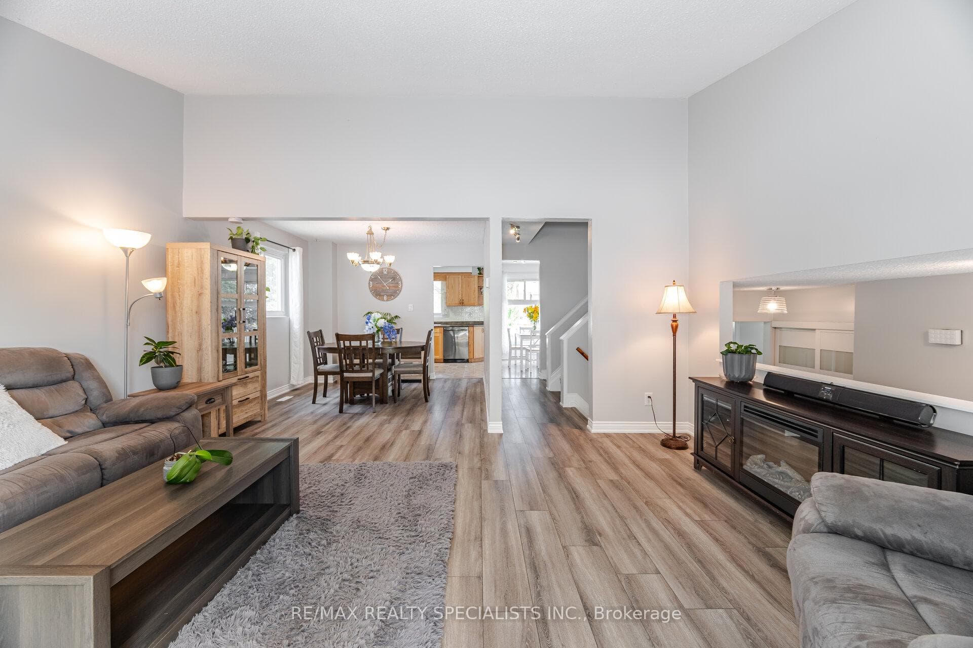 325 Kingsview Drive photo 15