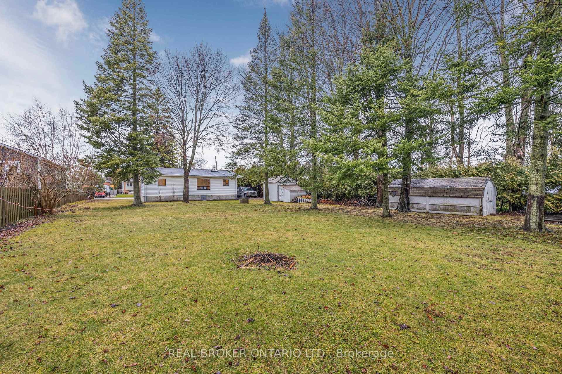 709 Trinity Street photo 17