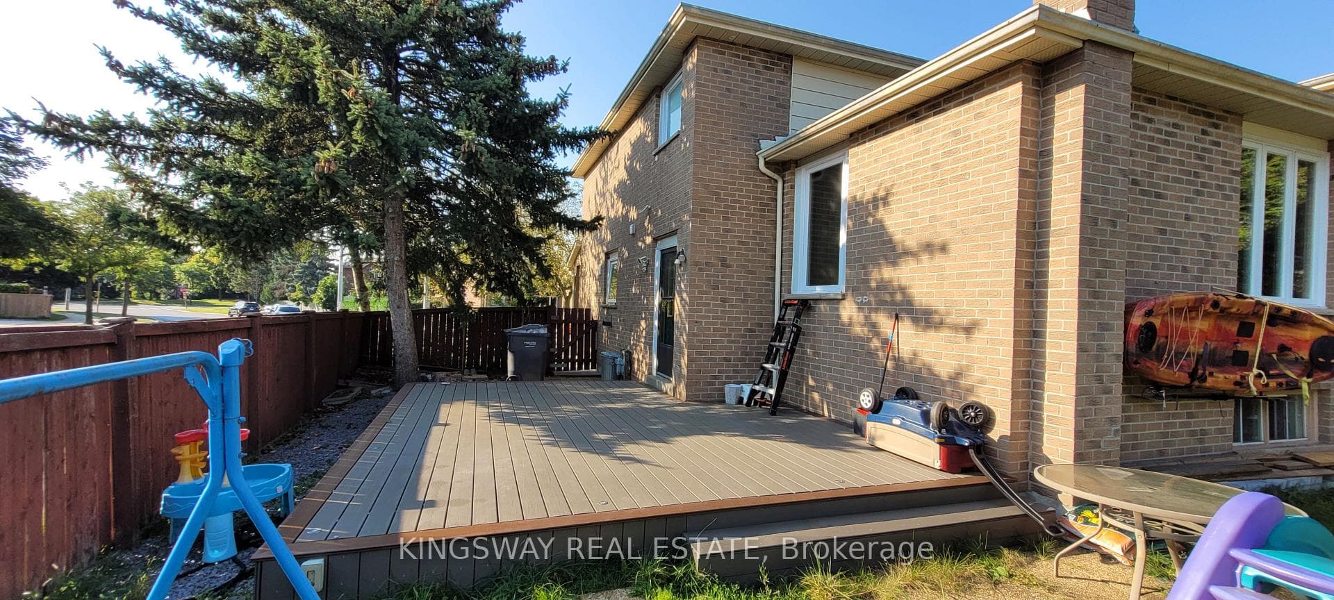 7096 Cordingley Crescent photo 38
