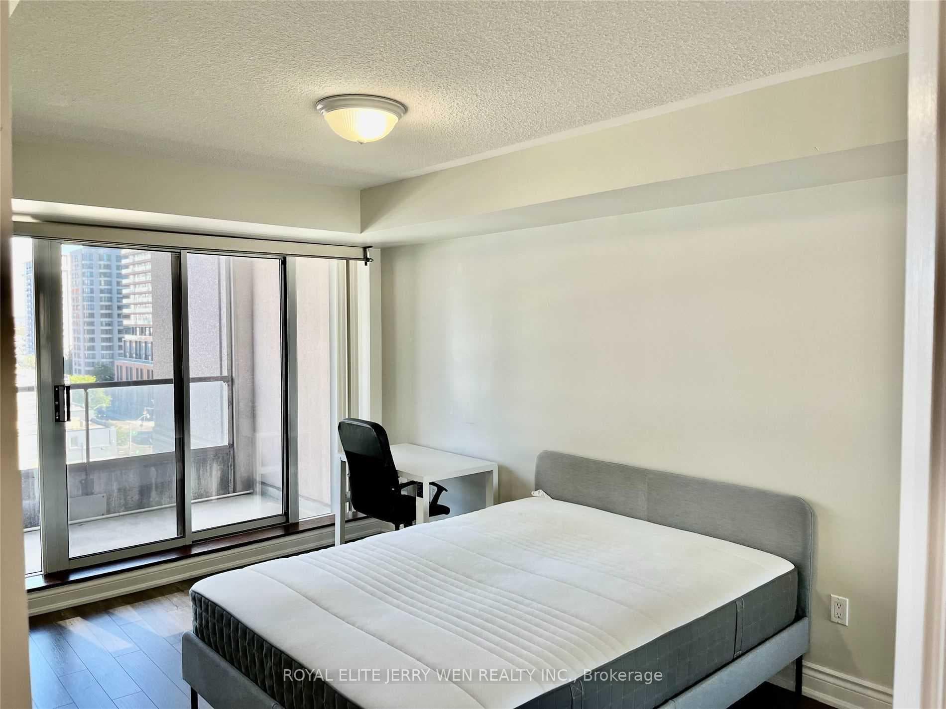 909 Bay Street Unit 811 photo 6