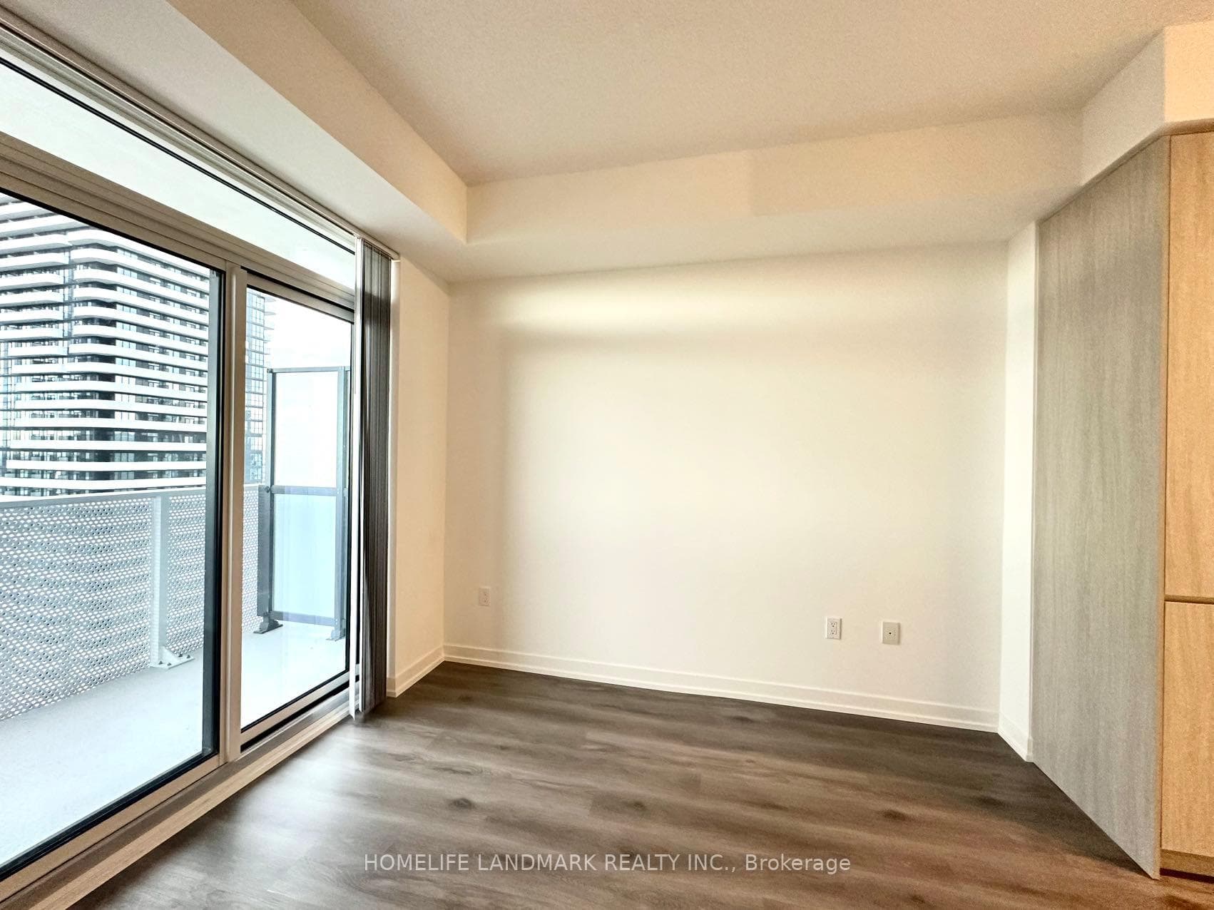 28 Interchange Way Unit 3815 photo 12
