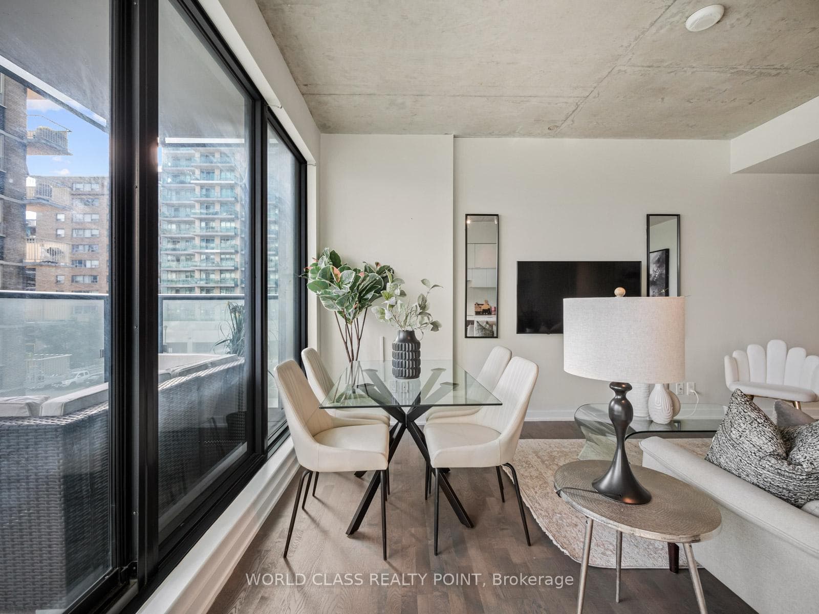 185 Roehampton Avenue Unit 208 photo 8