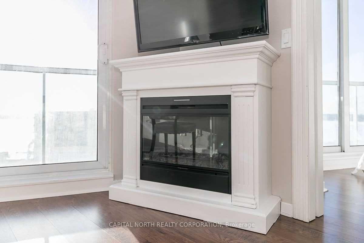 208 Queens Quay Unit 1606 photo 9