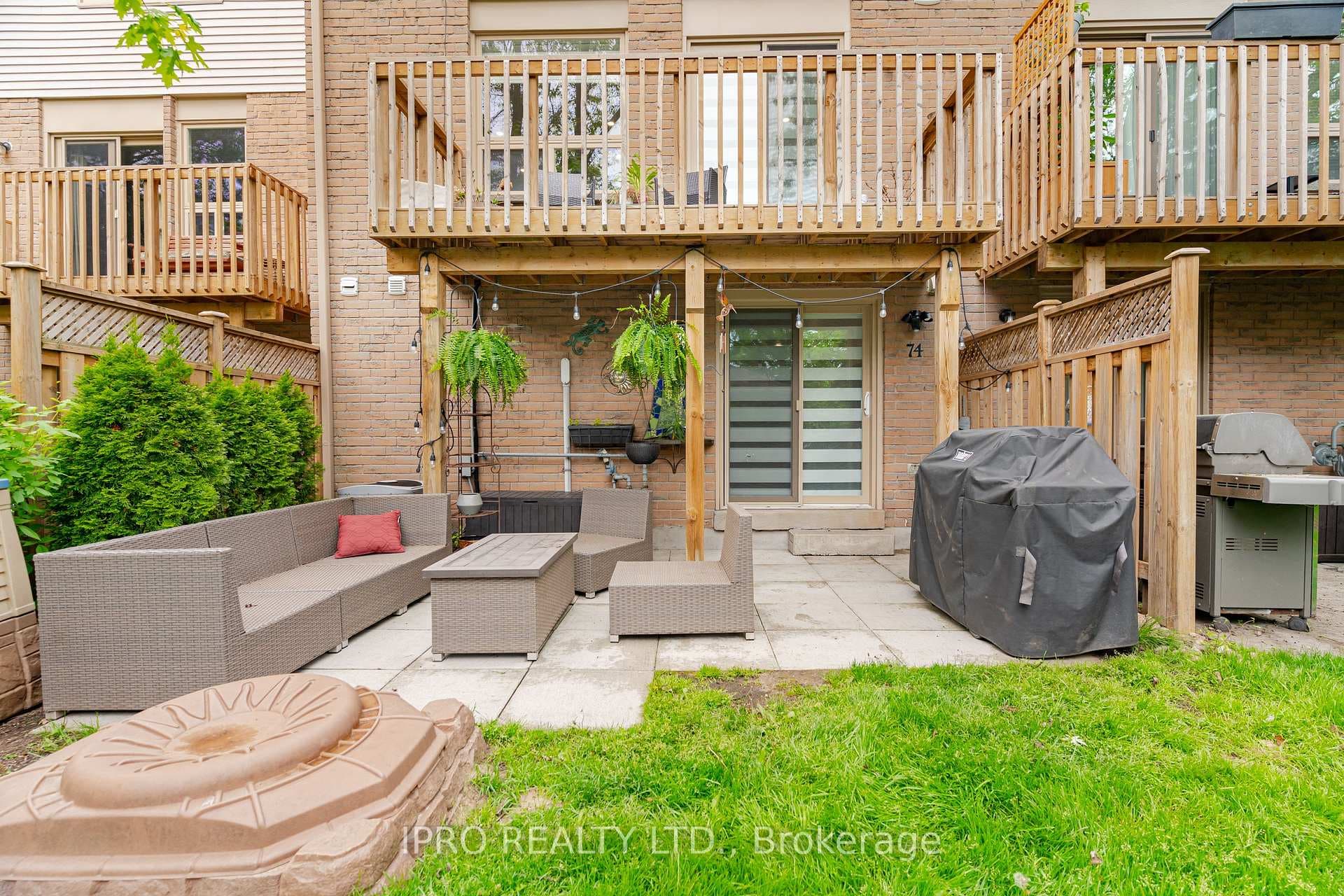 2272 Mowat Avenue Unit 74 photo 34