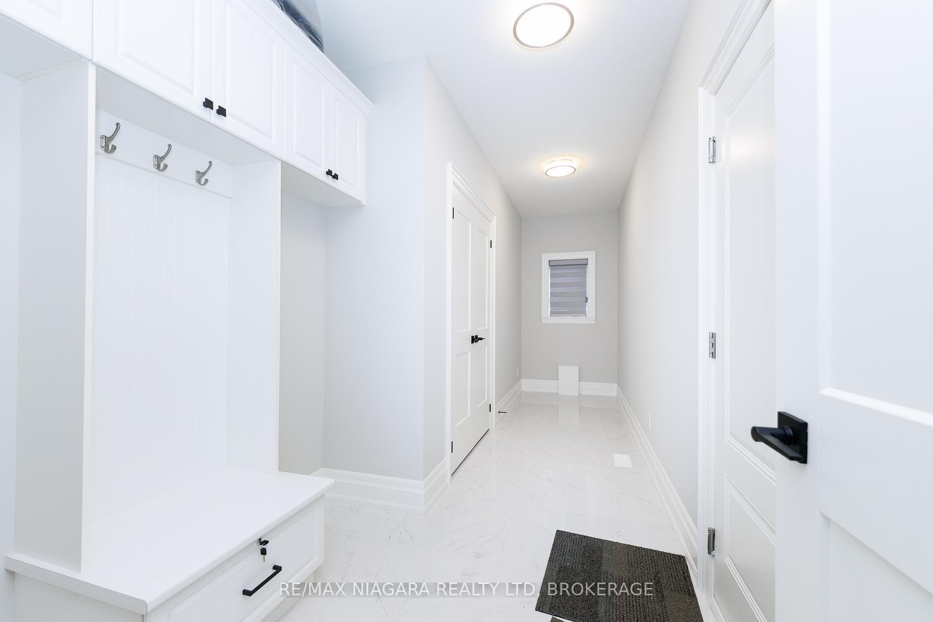 Mudroom w/Access to Garage