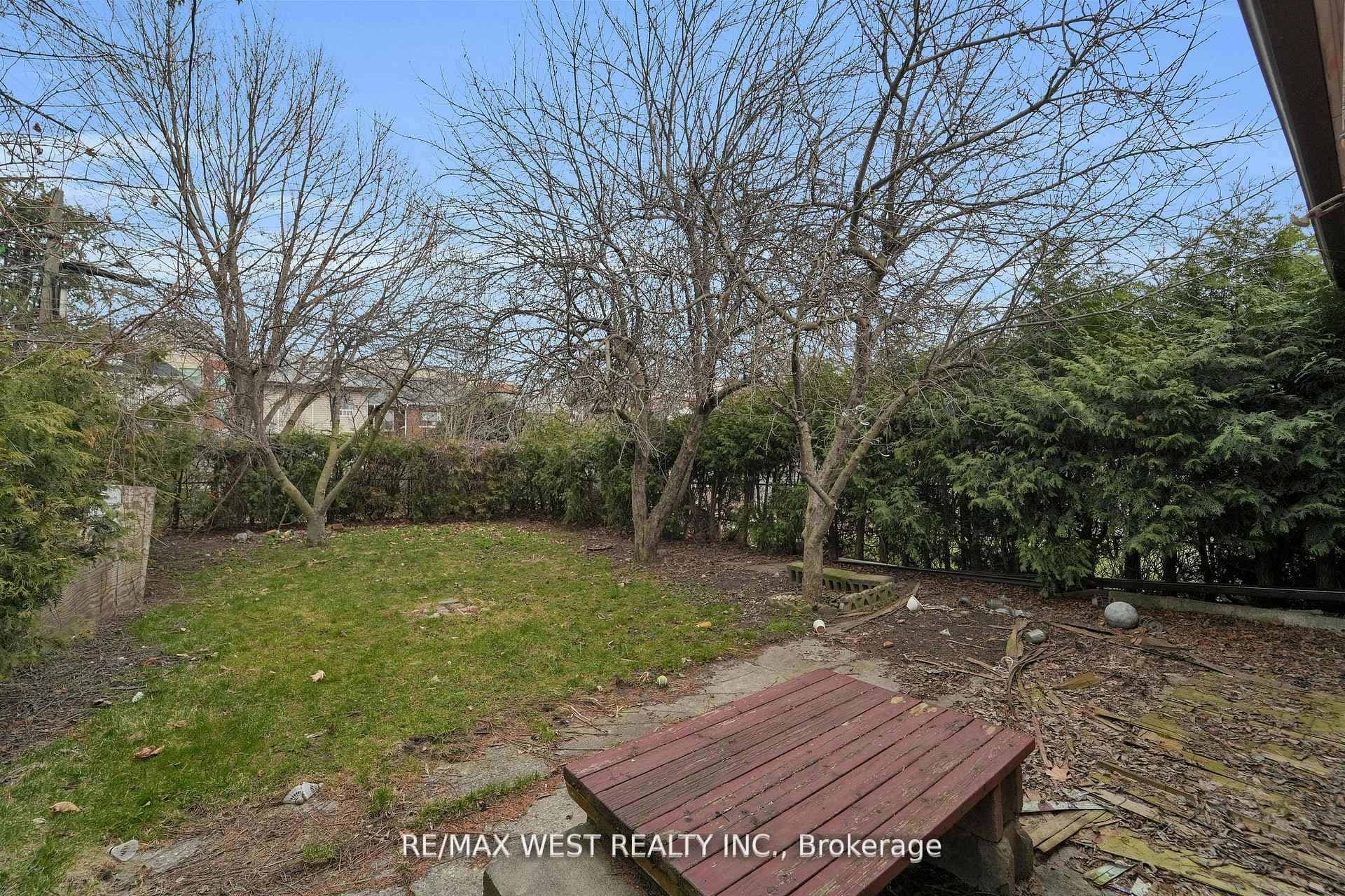 661 Beresford Avenue photo 18