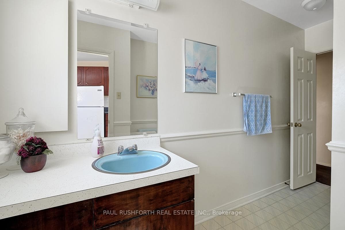 12 Parkside Crescent photo 15