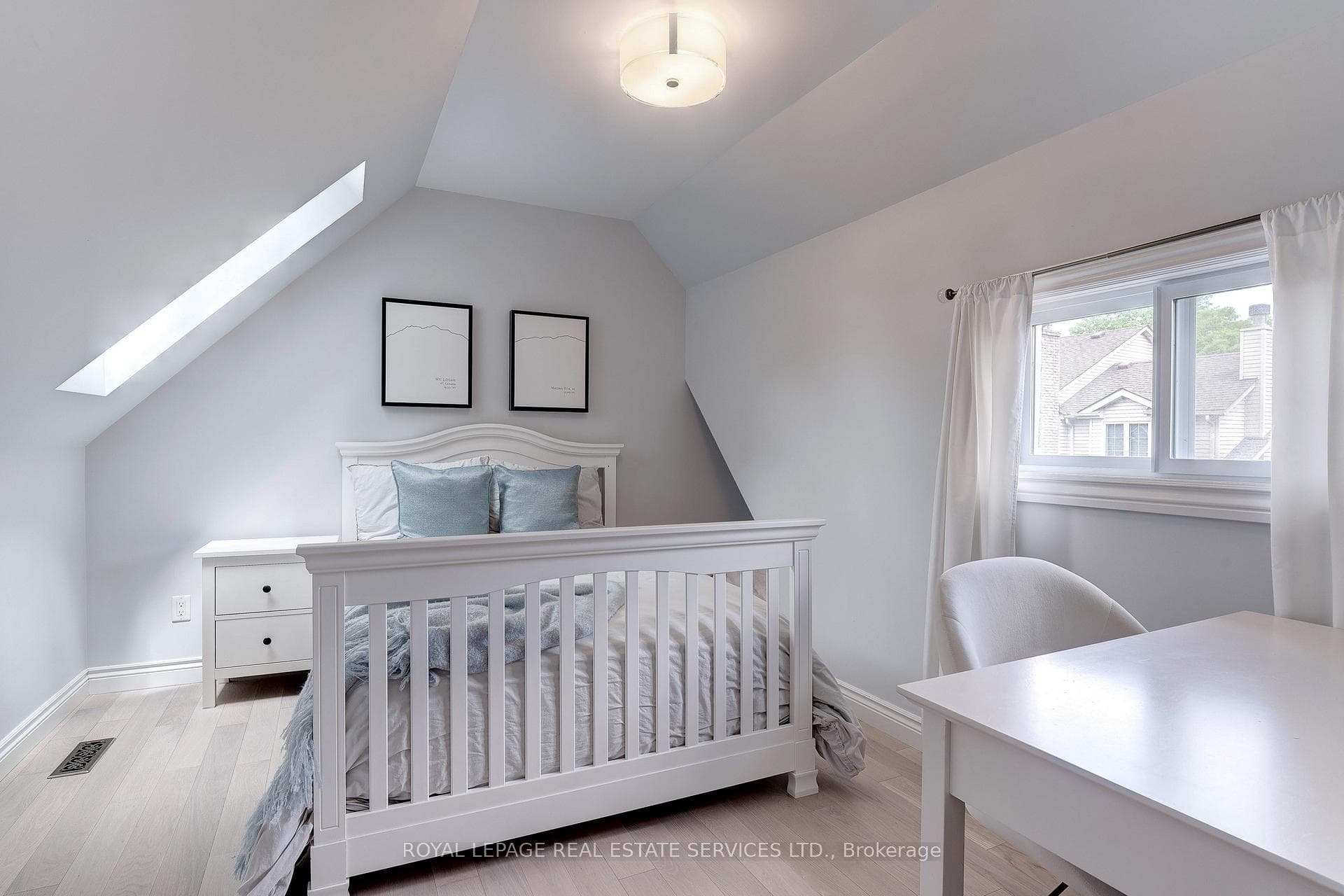 208 Somerville Place photo 26