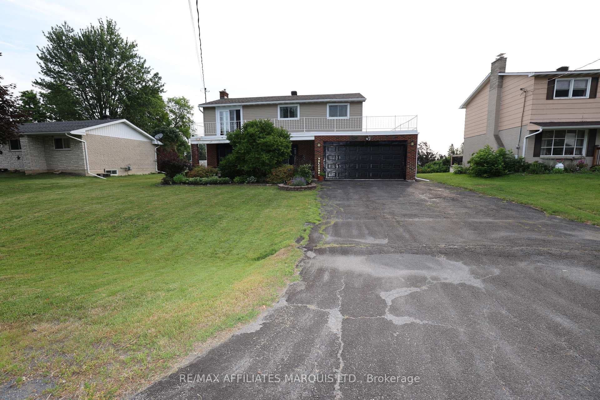 3453 Bruce Street photo 2