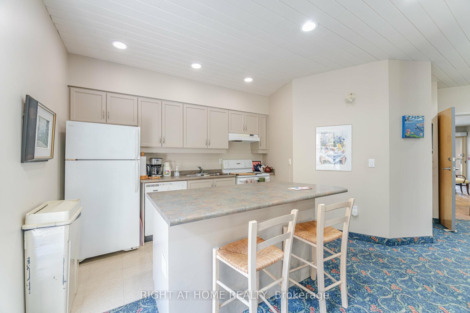 1387 Bayview Avenue Unit 306 photo 31