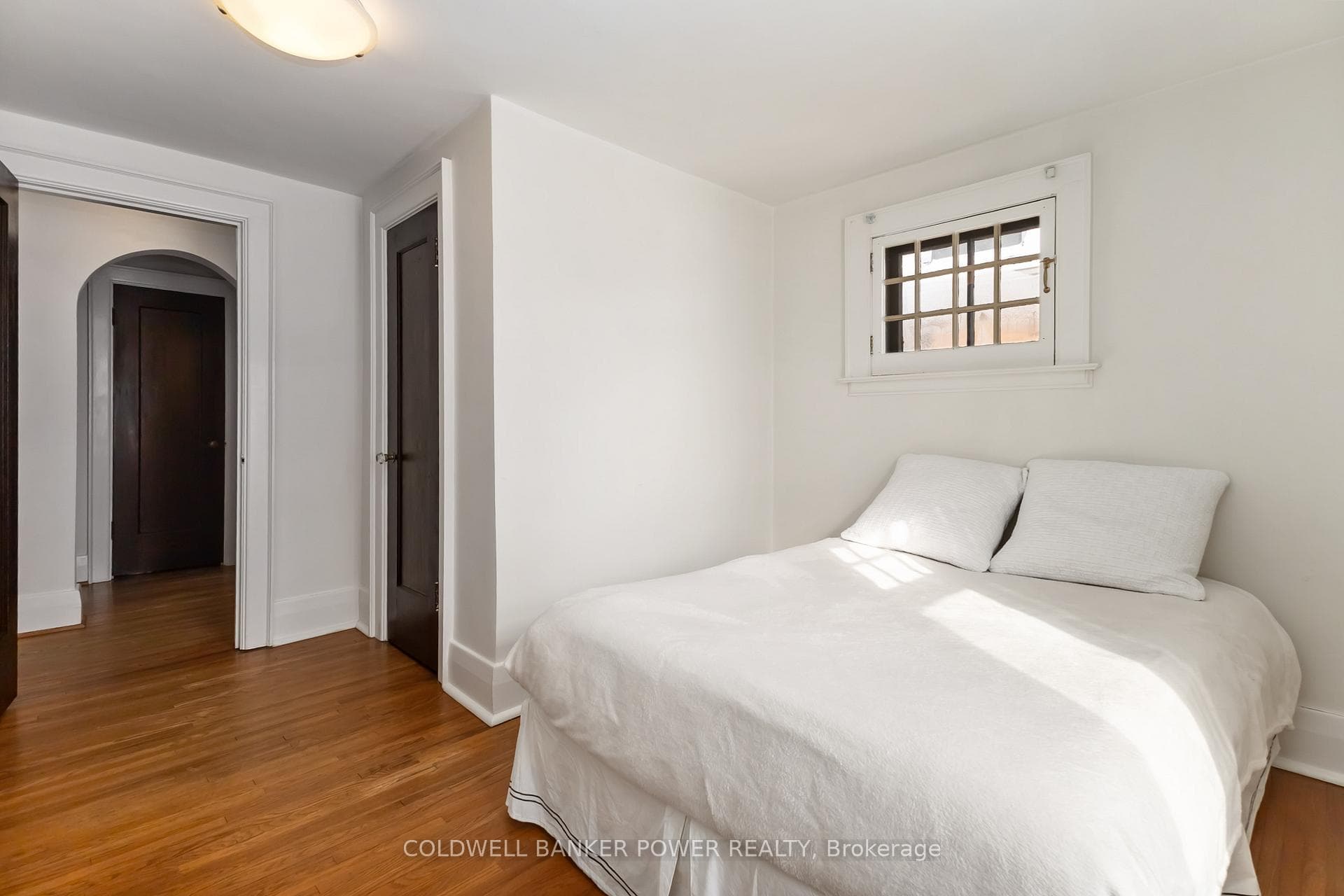 402 Victoria Street photo 30