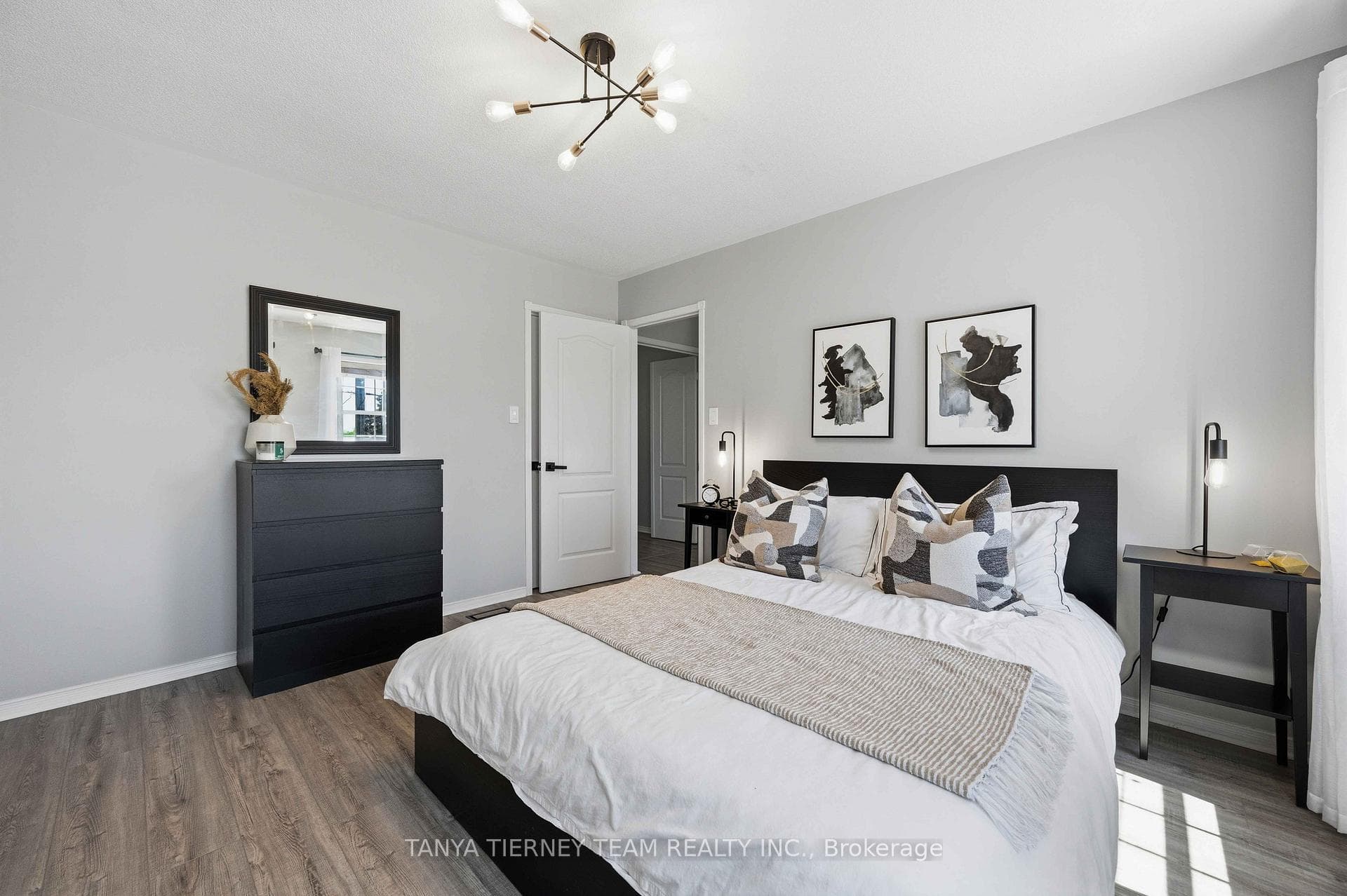 76 Vipond Road photo 29