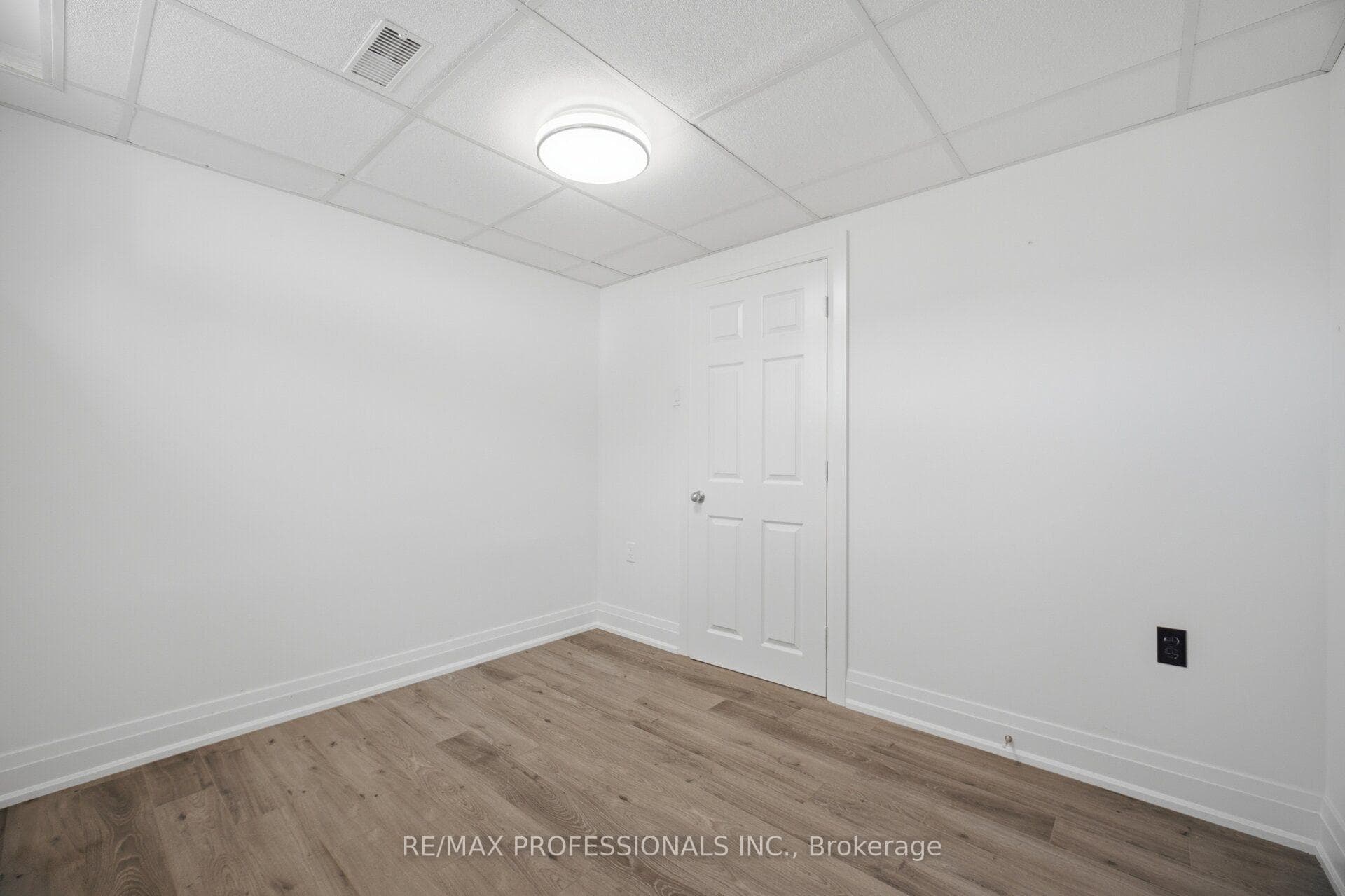 24 Millburn Drive photo 33