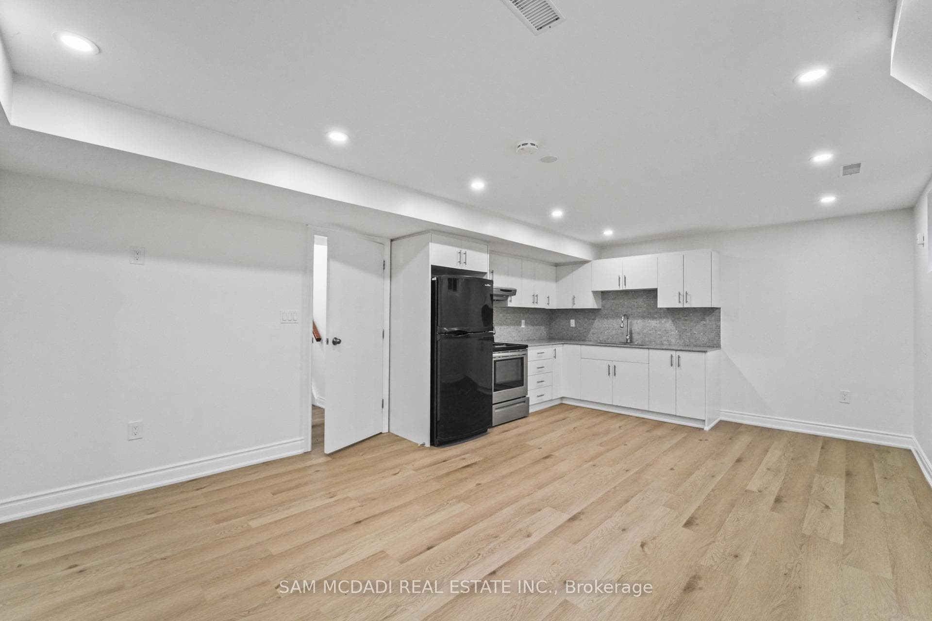 1821 Christopher Road photo 6