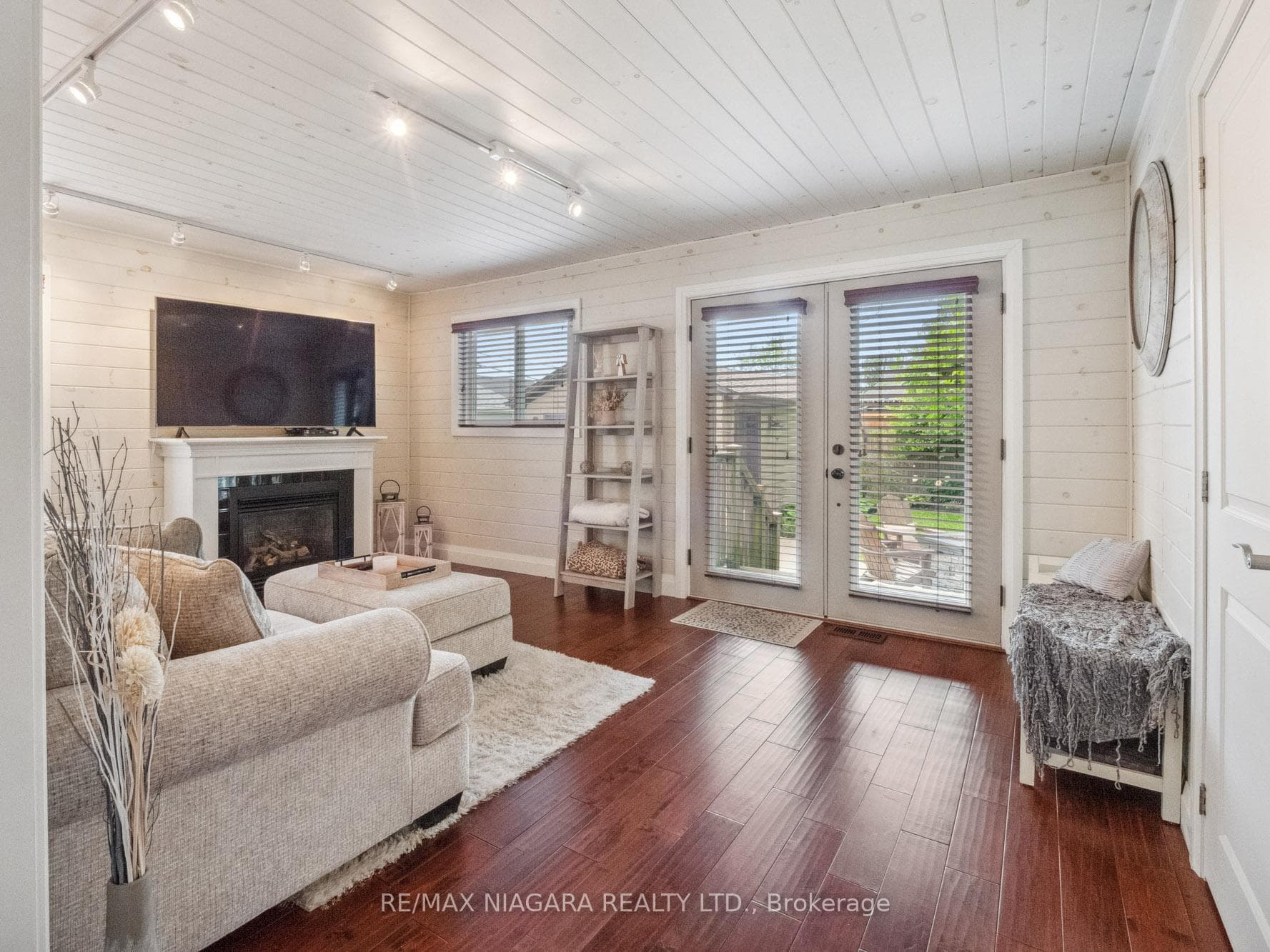 60 Douglas Street photo 4