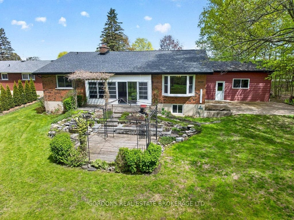 1380 Sunnyside Road photo 4