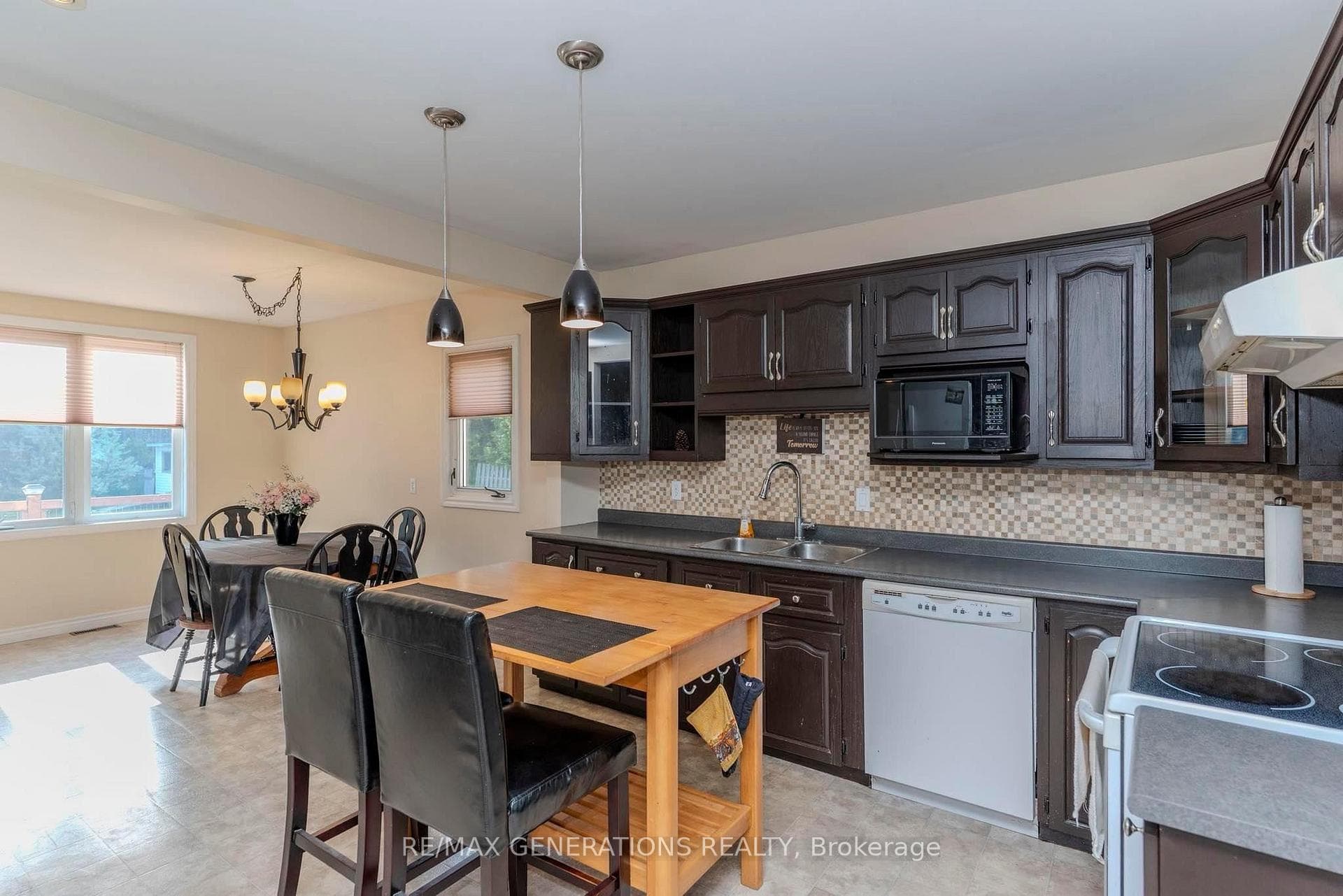 2050 Almira Avenue photo 8