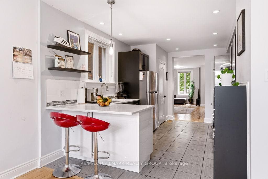 81 Anderson Street photo 14