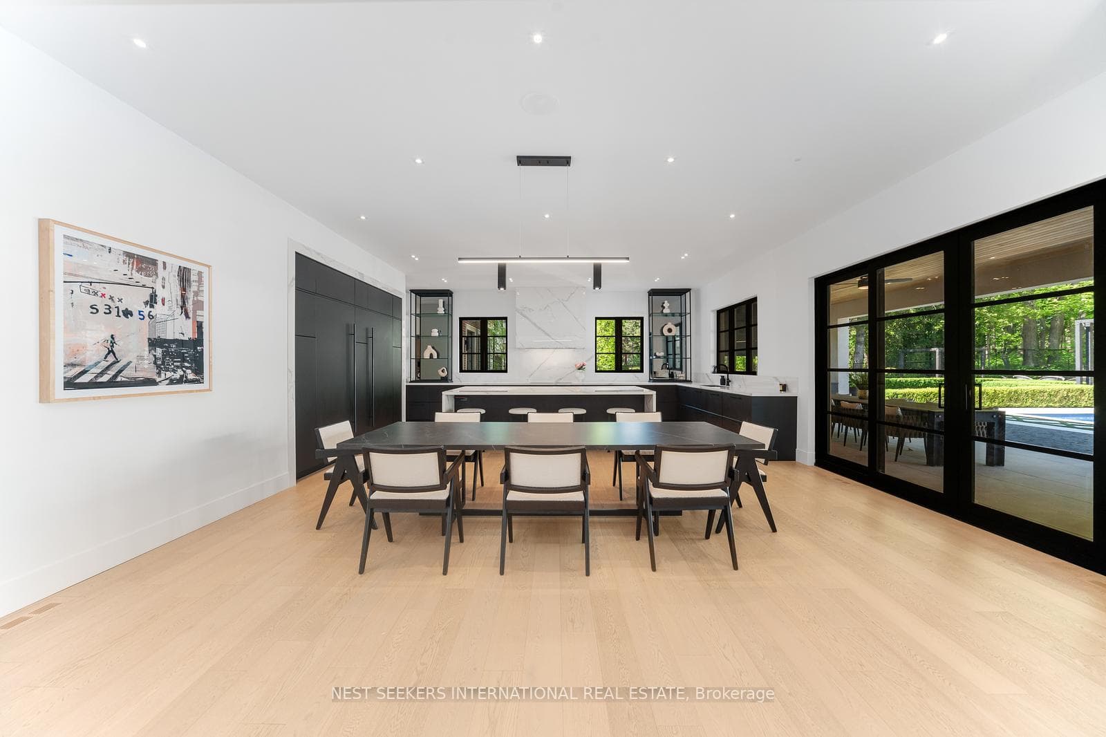 6 Forestave Crescent photo 10