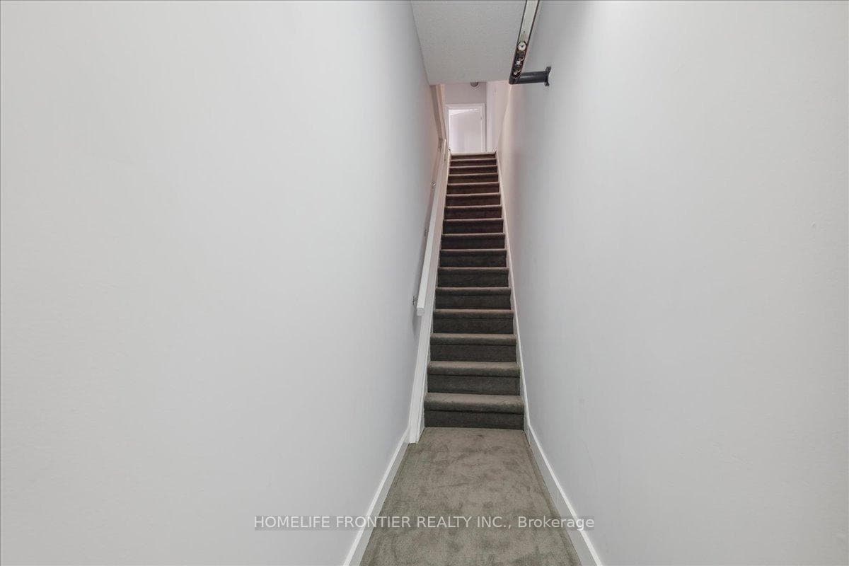 745 Queen Street Unit Upper photo 4