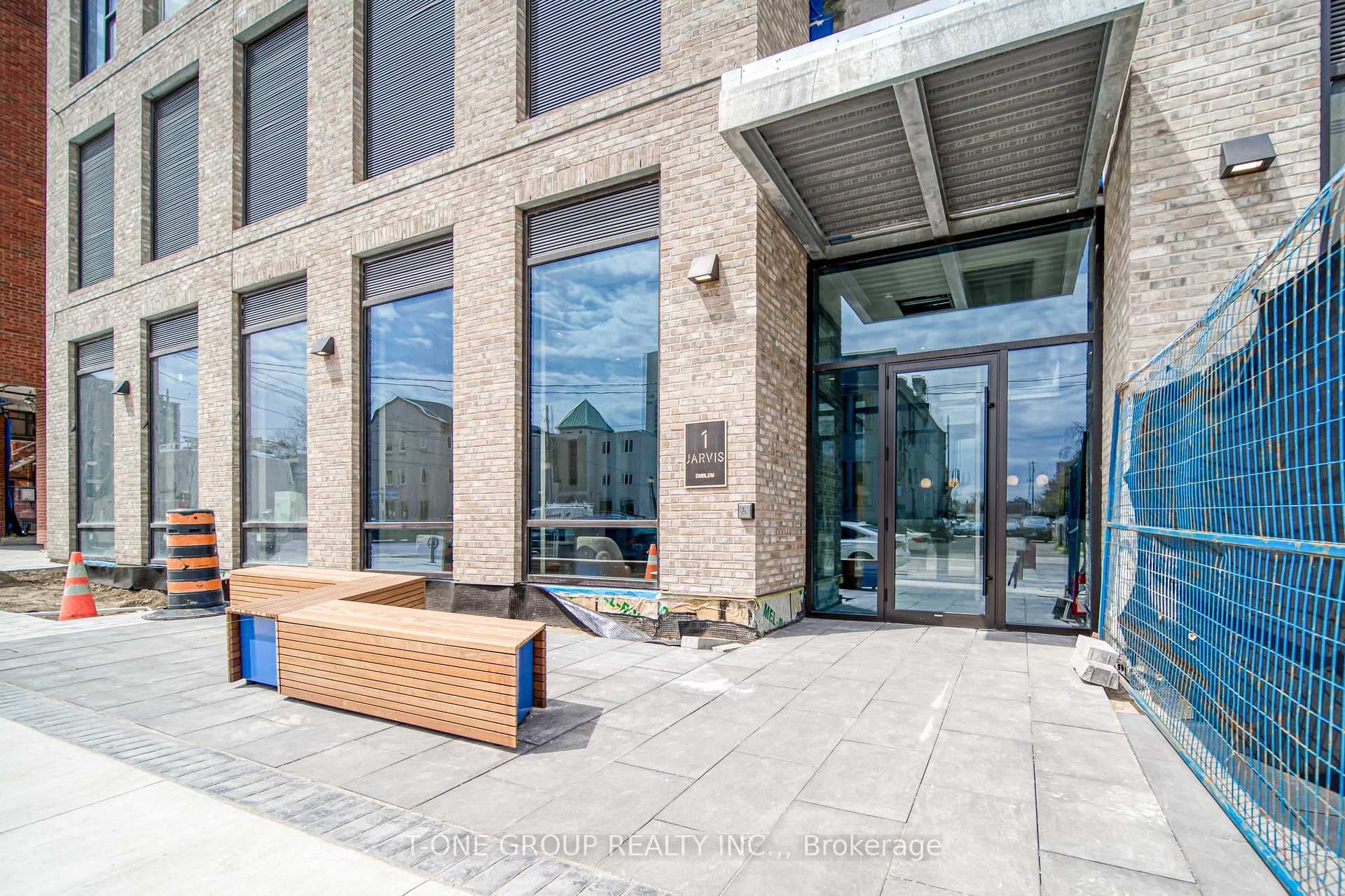 1 Jarvis Street Unit 910 photo 3