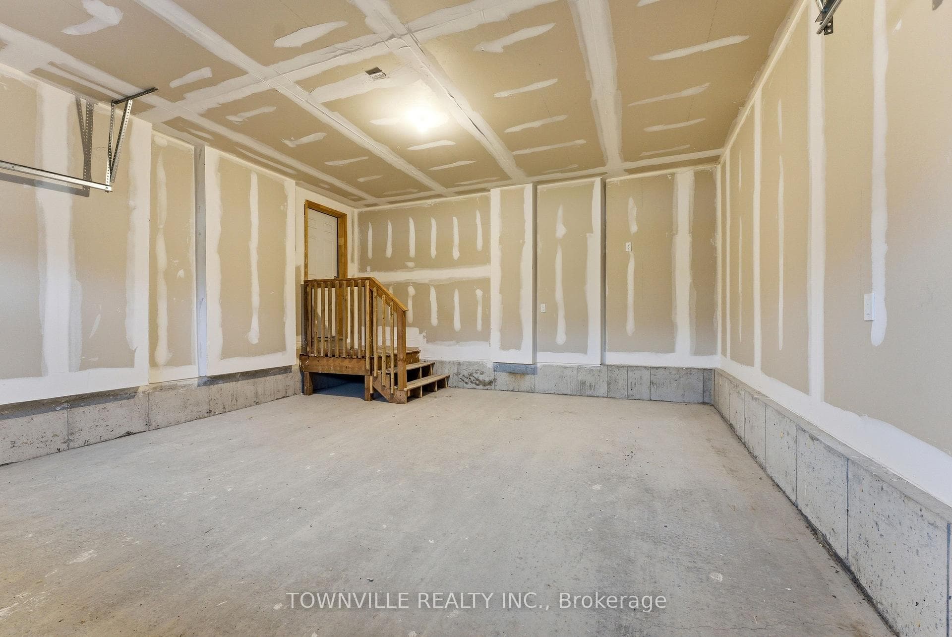 42 Bradden Crescent photo 33