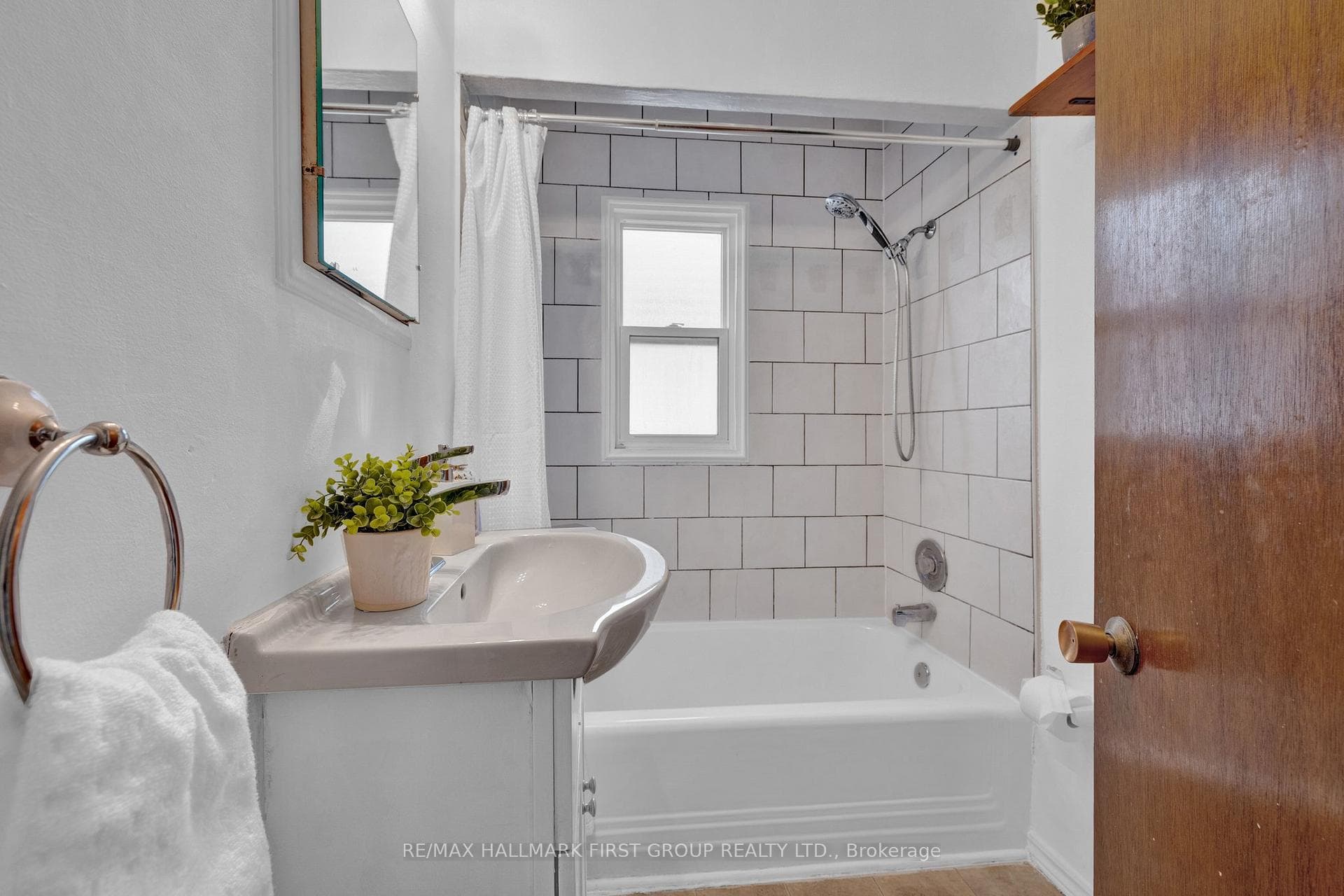 361 Leslie Street photo 14