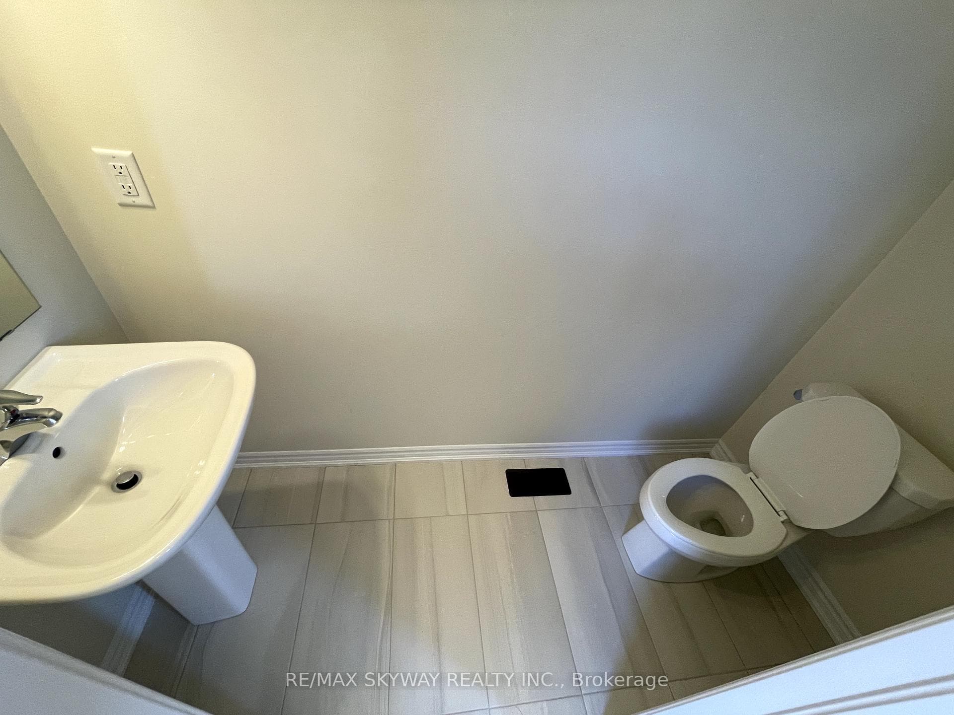 1402 Oakmont Common N/A Unit 110 photo 4