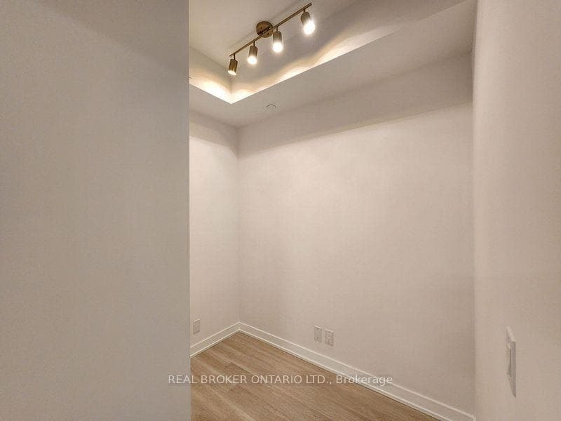 30 Tretti Way Unit 905 photo 8