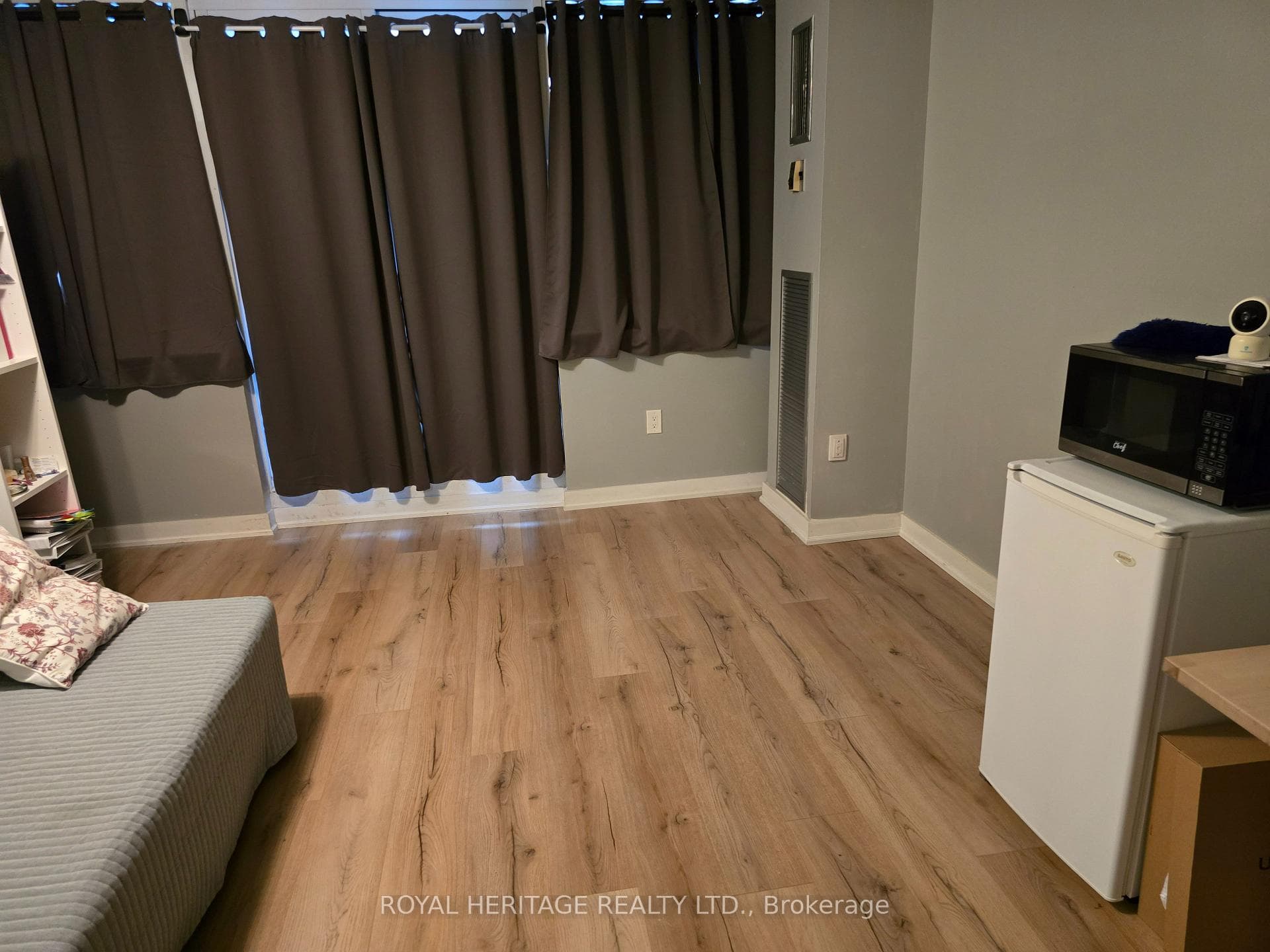 4064 lawrence Avenue Unit 208 photo 10