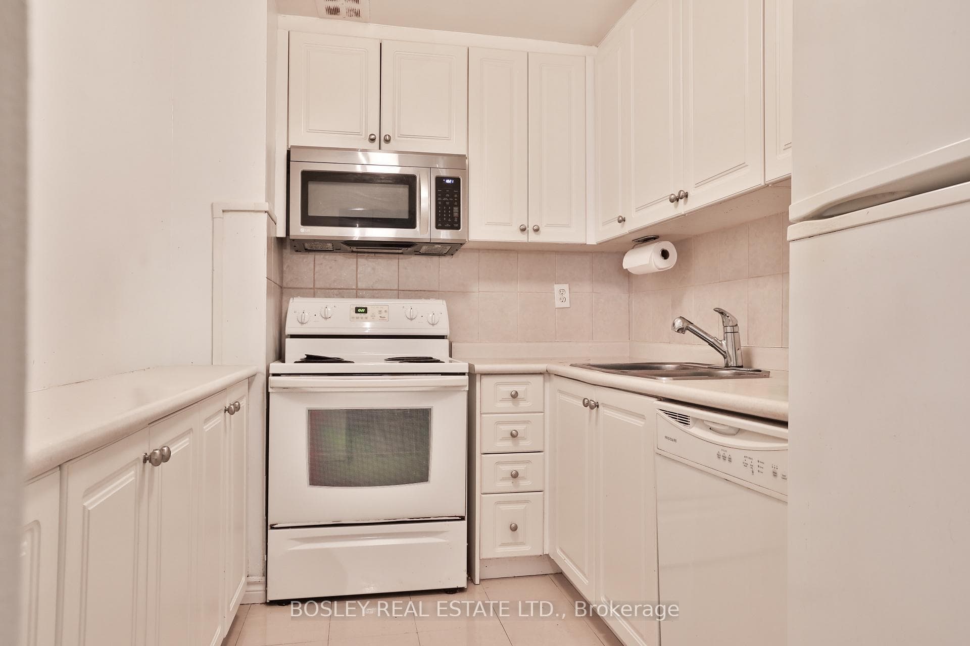 160 The Donway N/A Unit 110 photo 17