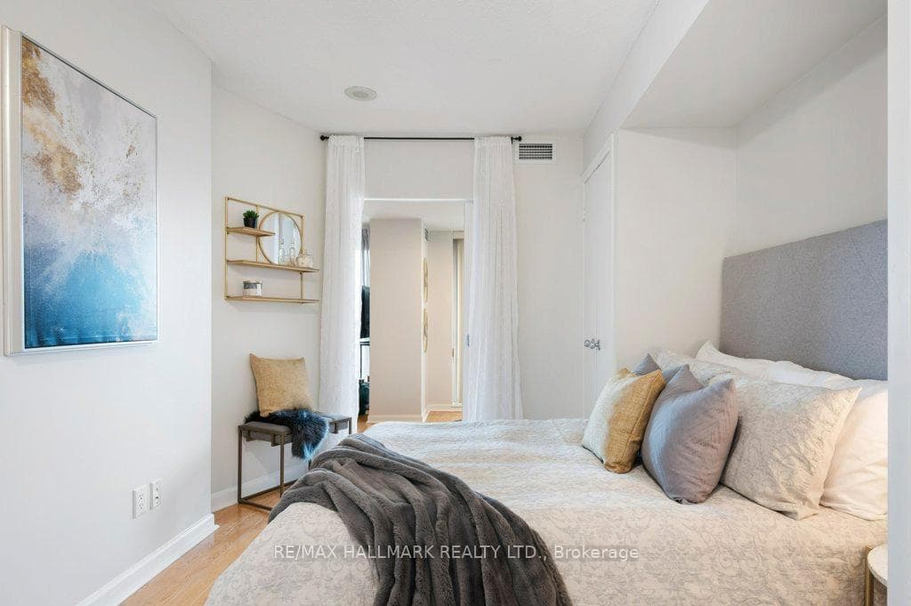 8 Park Road Unit 2608 photo 27