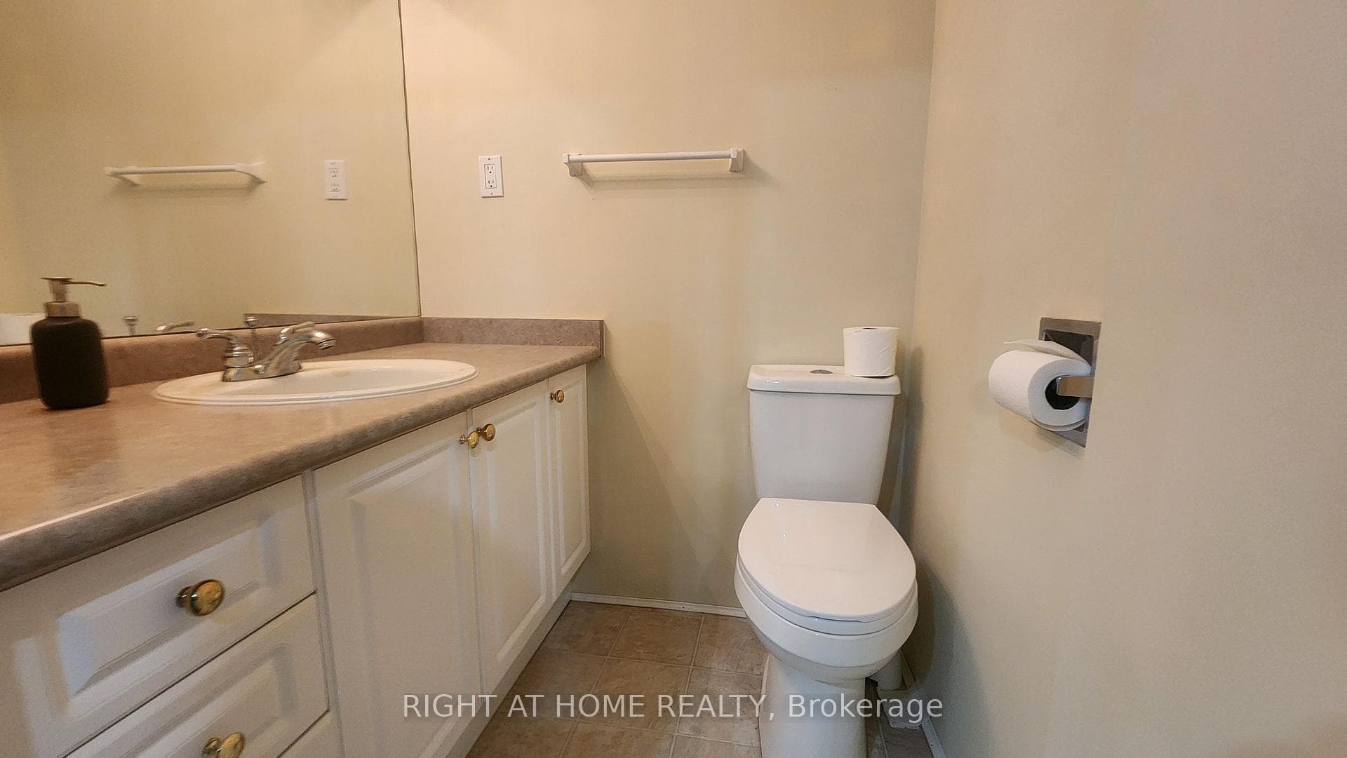 658 Foxcroft Boulevard Unit (Bsmnt) photo 22