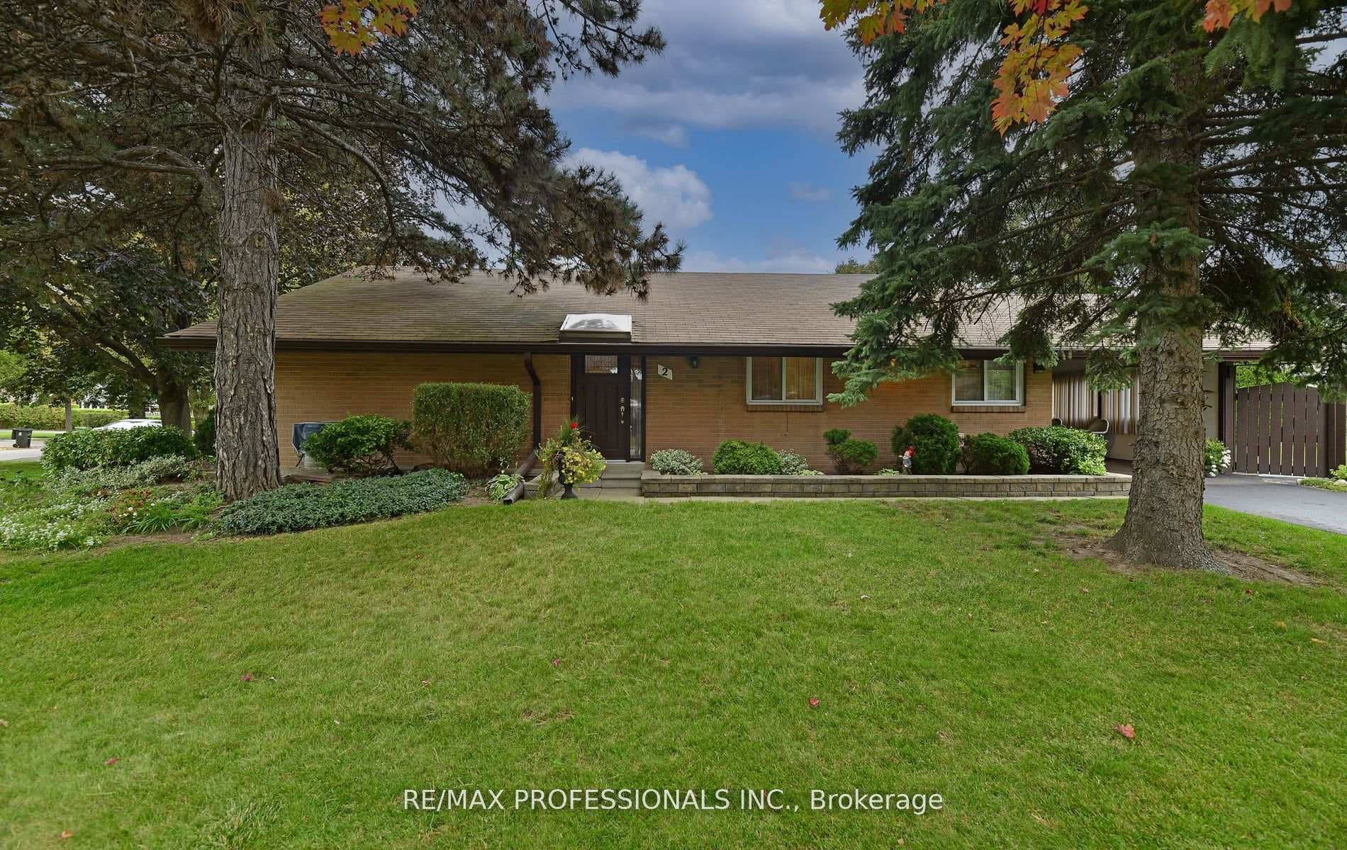 2 Lesterwood Crescent photo 2