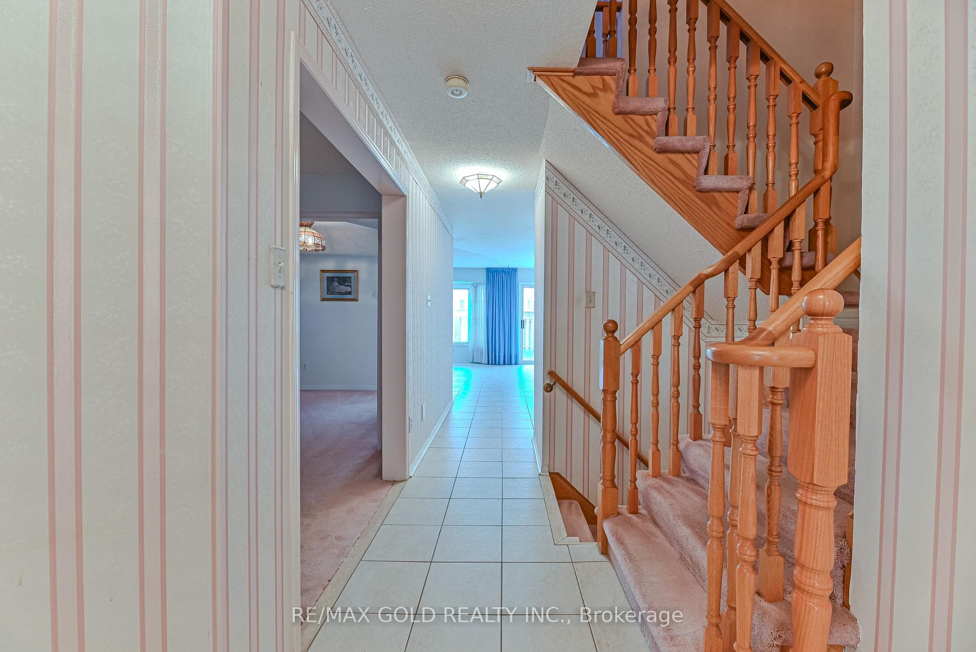 27 Bighorn Crescent photo 3