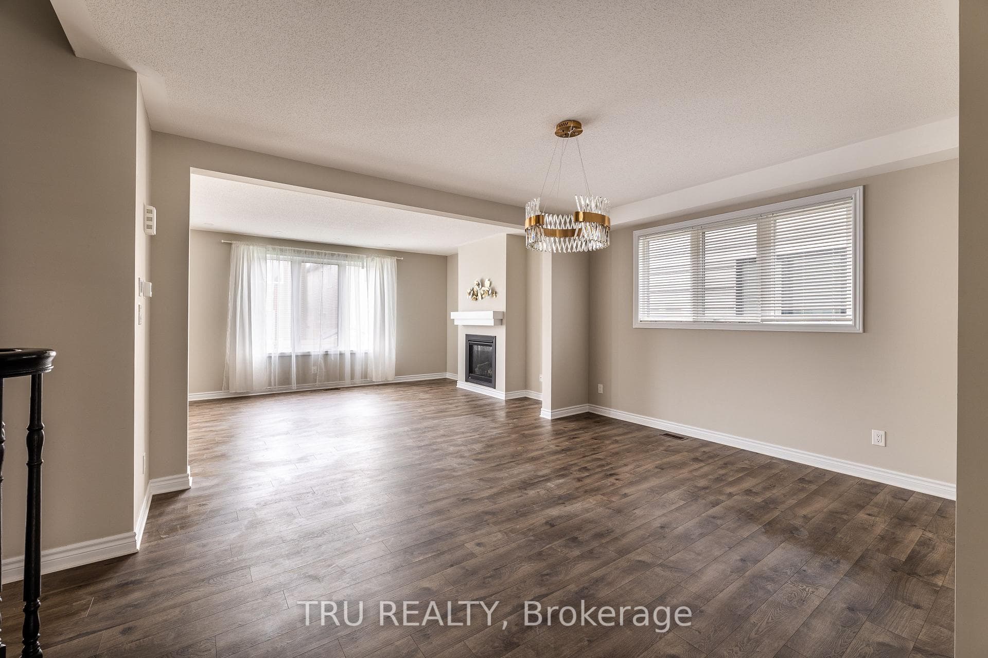 121 DISCOVERY Crescent photo 11