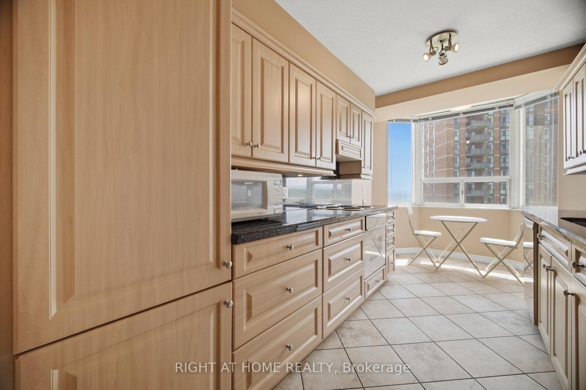 5280 Lakeshore Road Unit 1104 photo 19