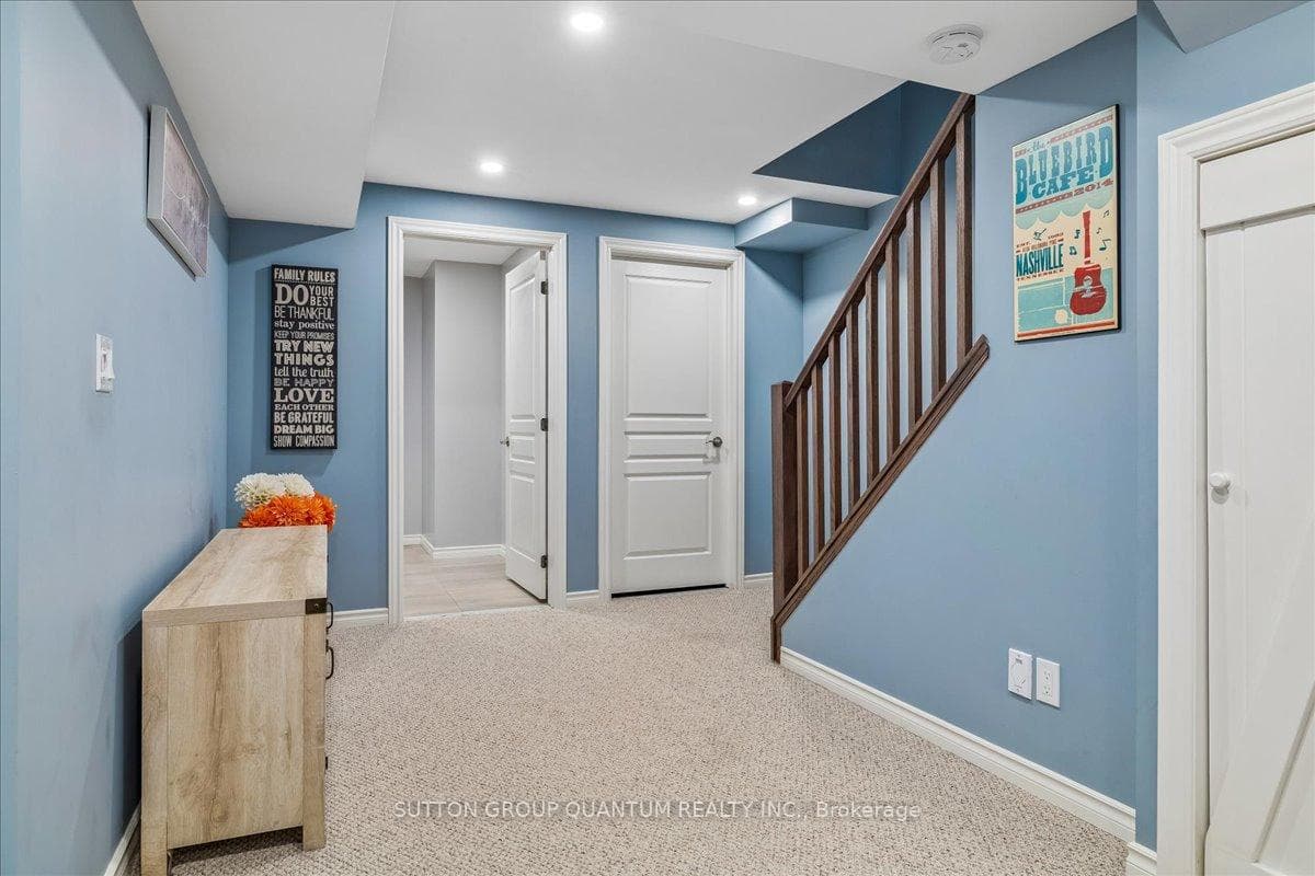 92 Garinger Crescent photo 37
