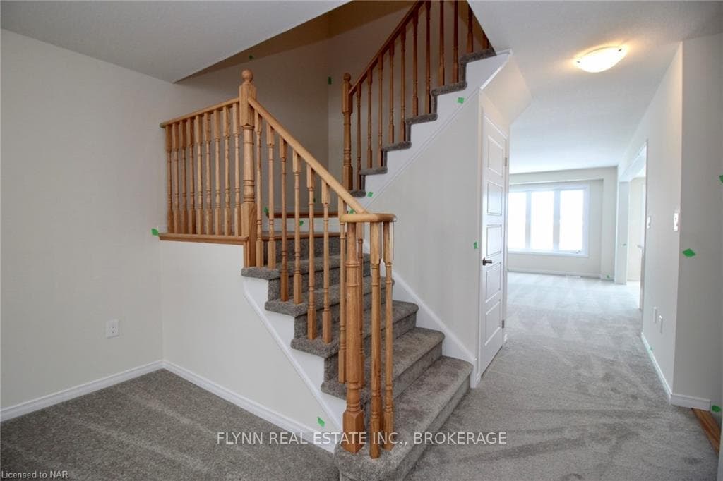 38 DOREEN Drive photo 3