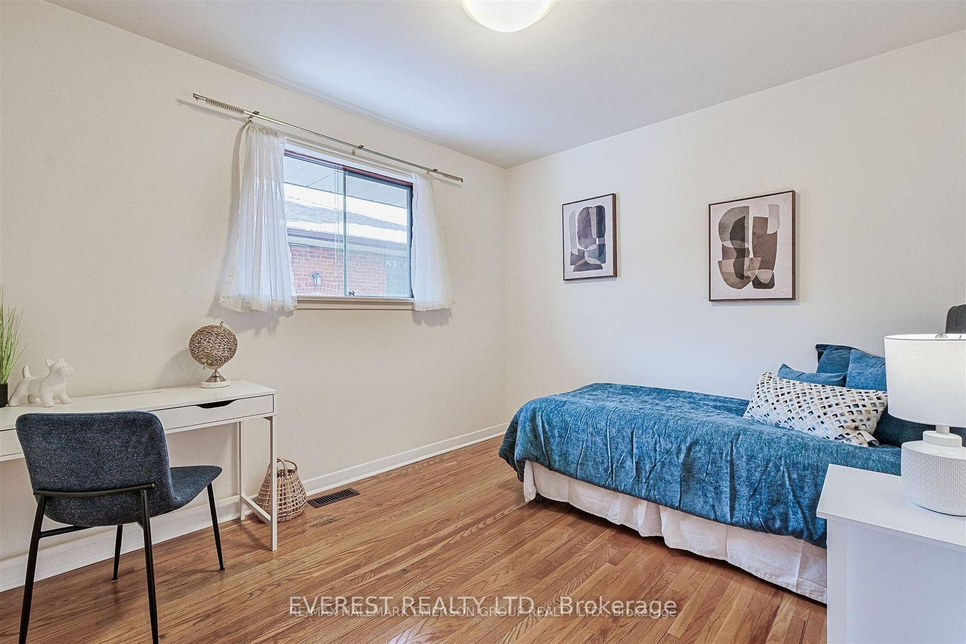 99 Rochman Boulevard photo 5