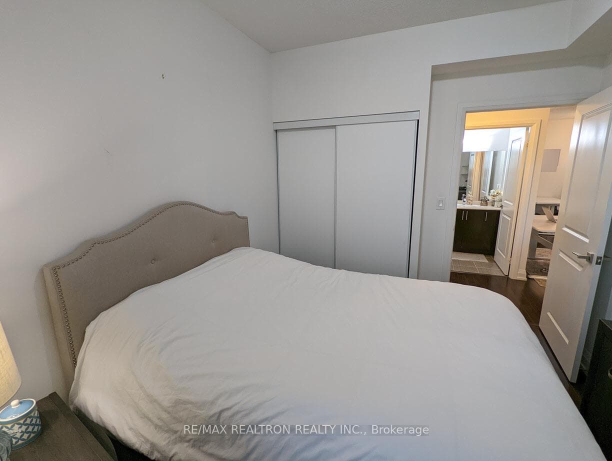 7171 Yonge Street Unit 2102 photo 8