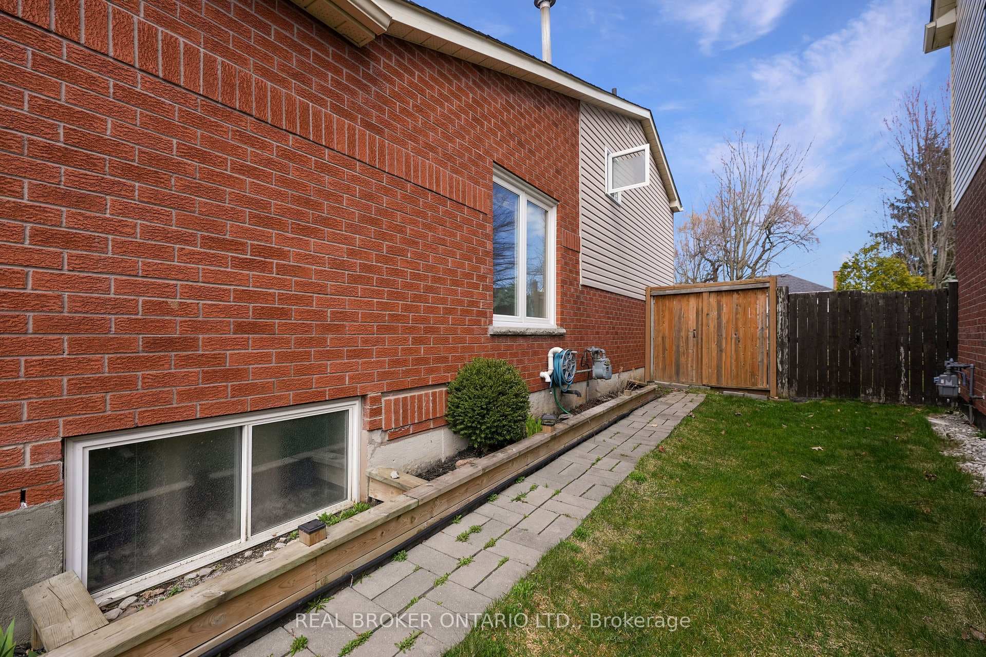 13 Weatherup Crescent photo 20