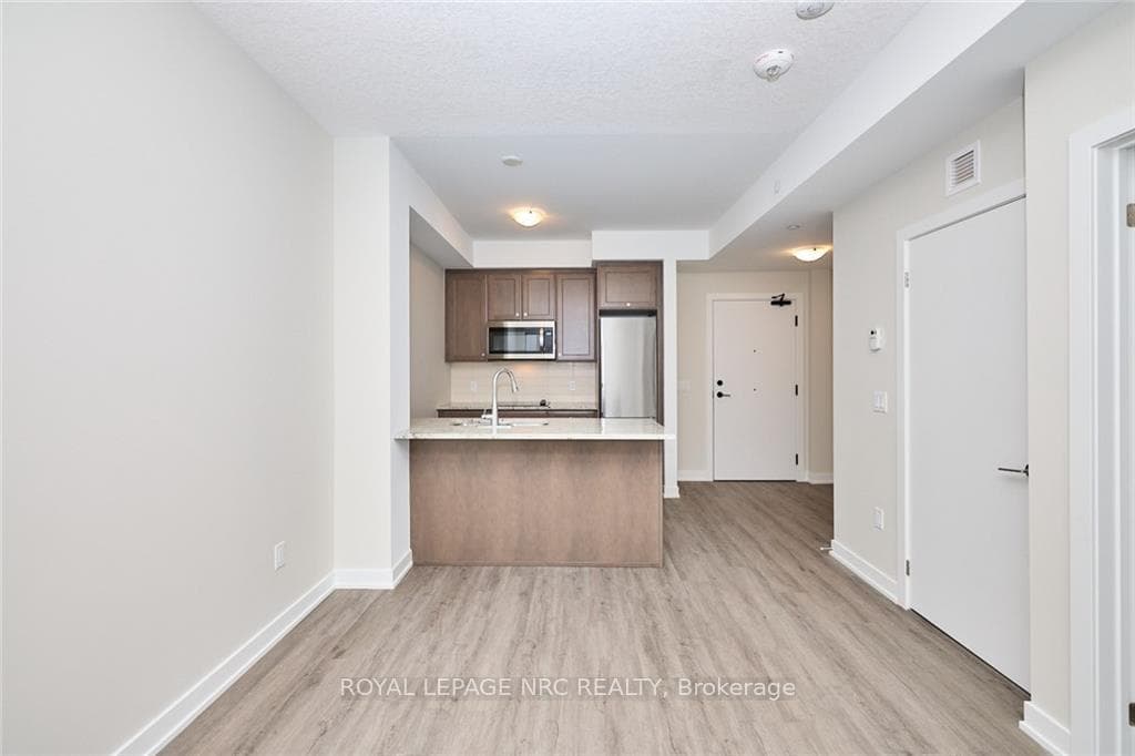 600 North Service Road Unit 504 photo 10