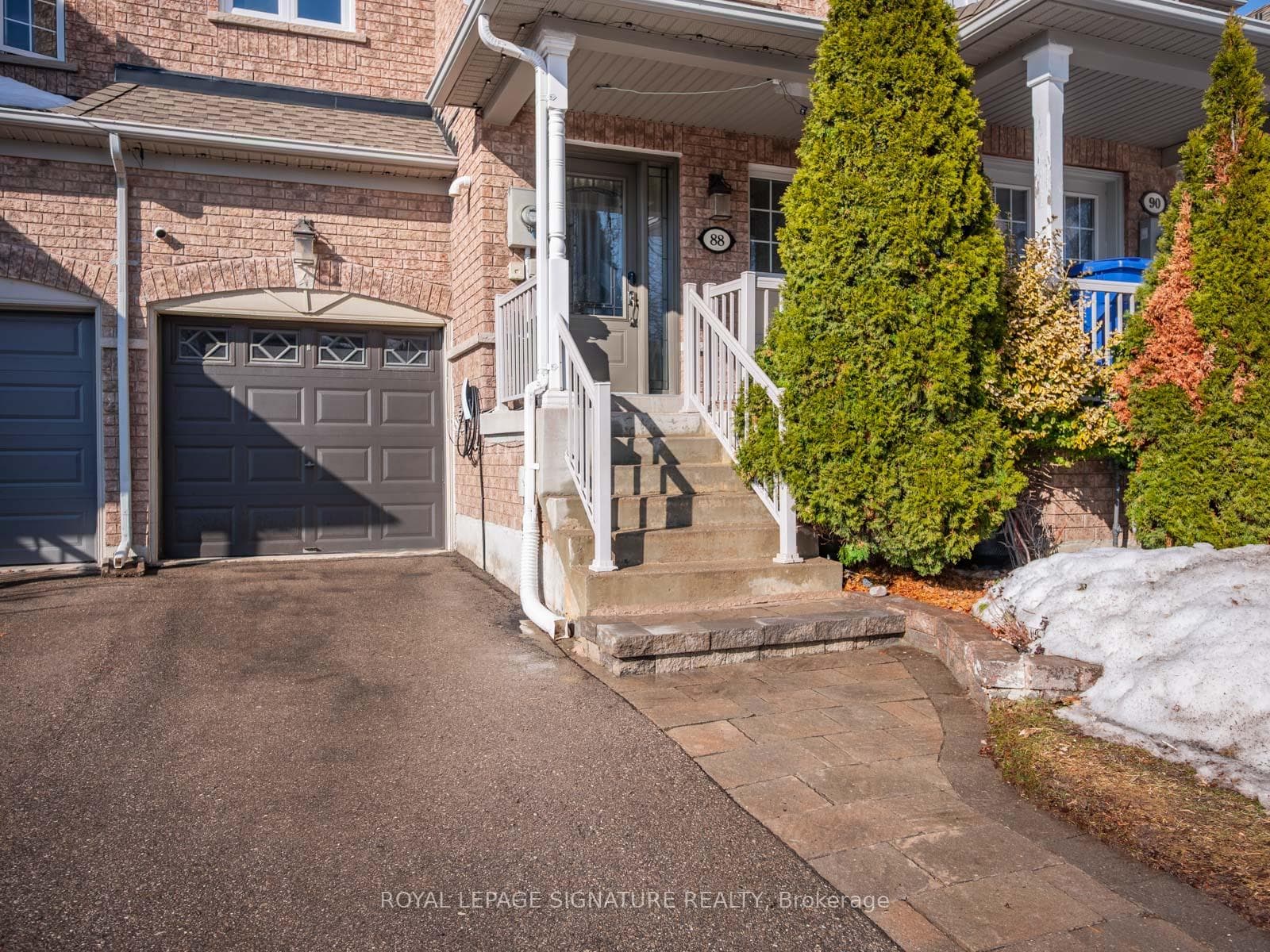 88 Burgess Crescent photo 2