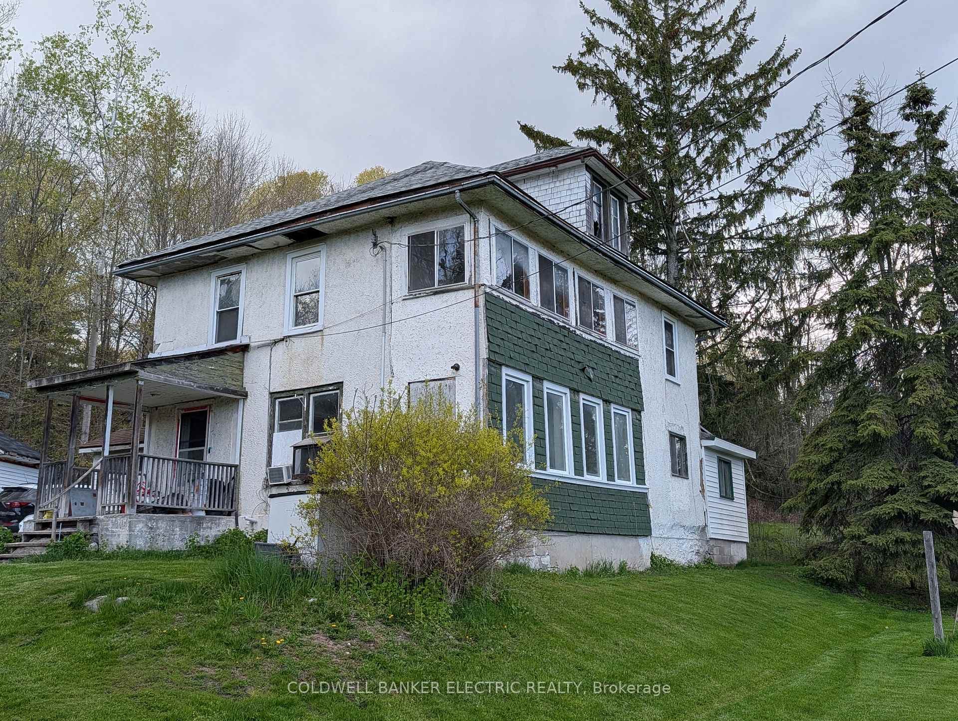 4 Taylor Lane photo 2