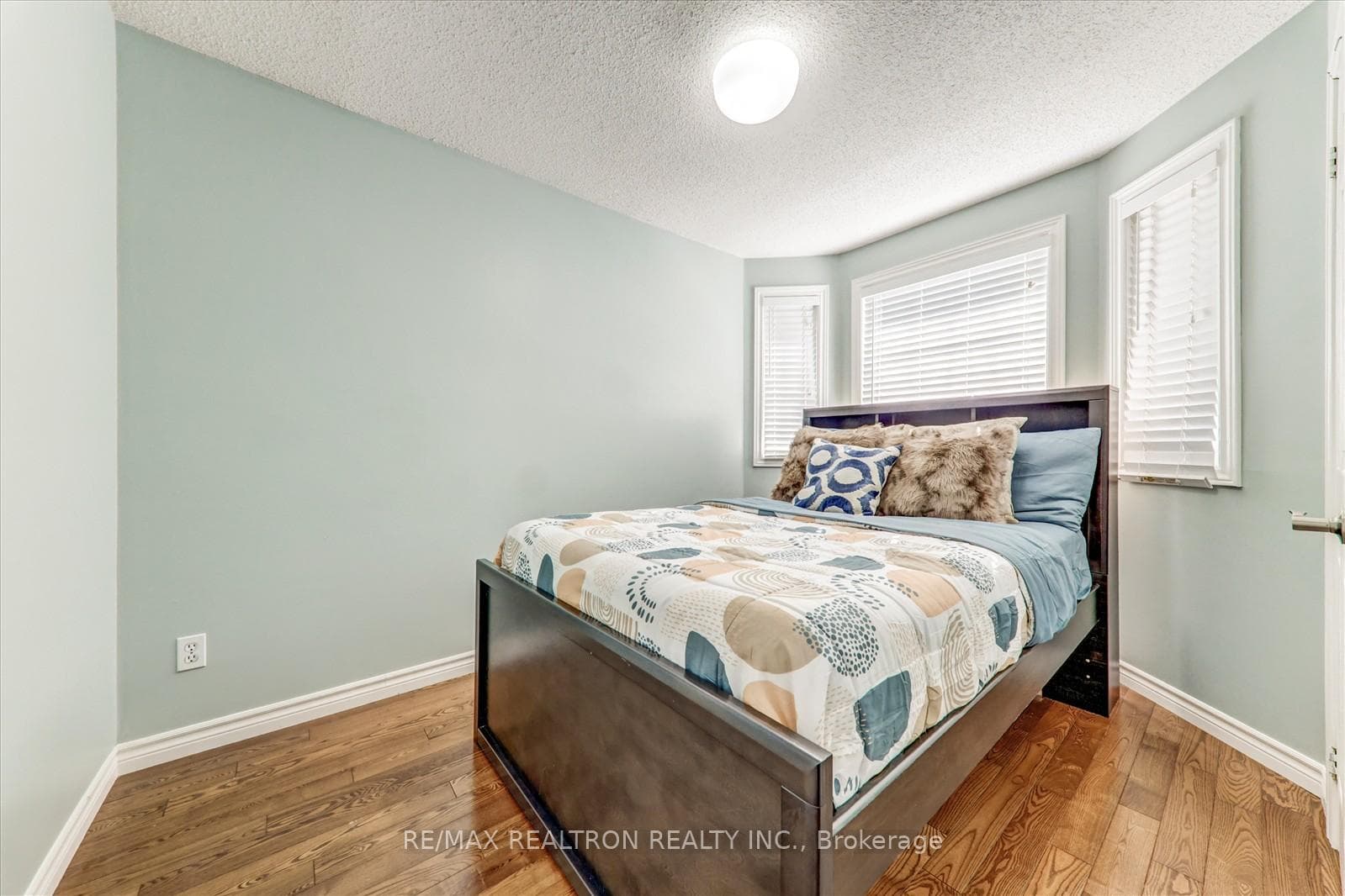 54 Stagemaster Crescent photo 29