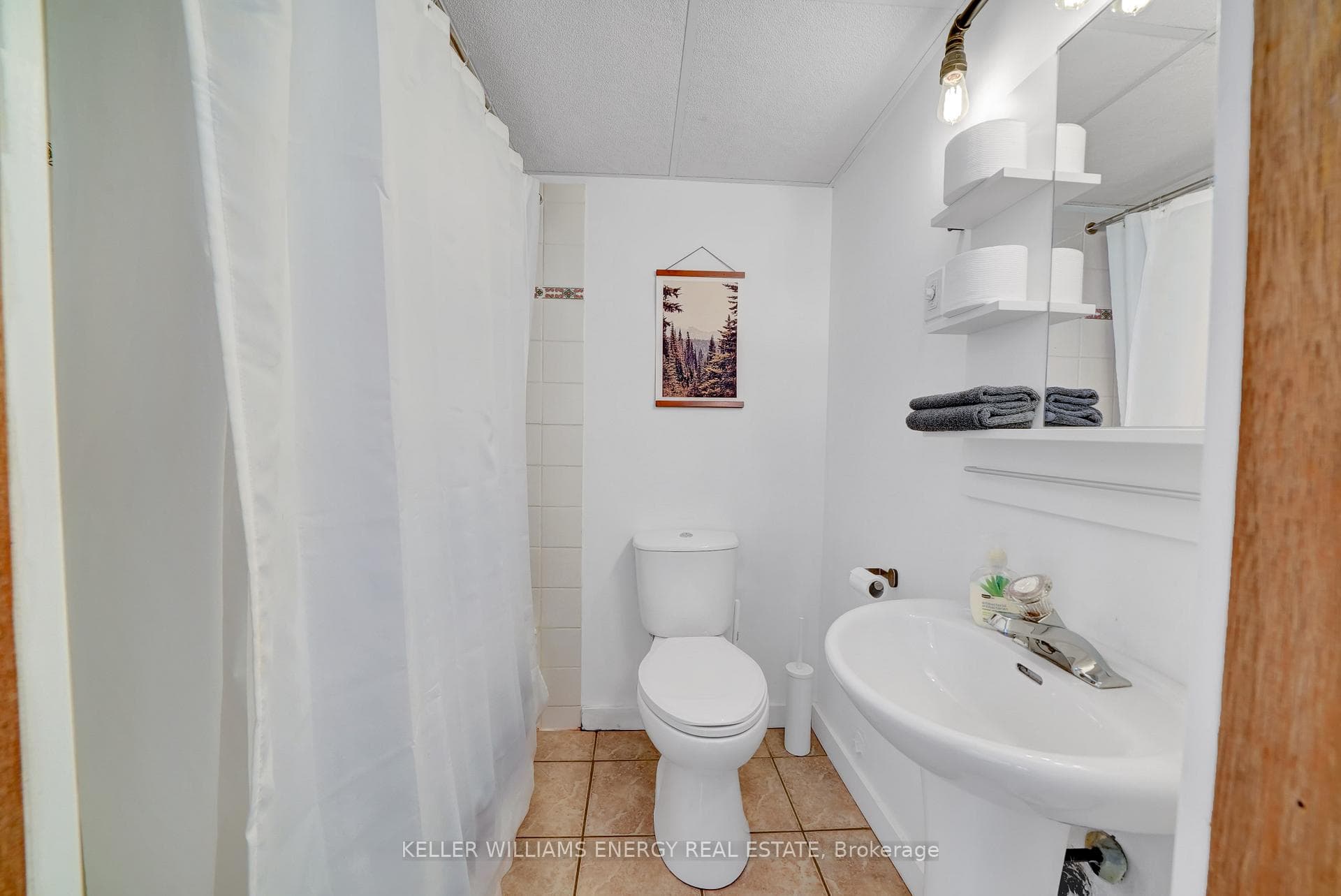 Full bathroom - ensuite