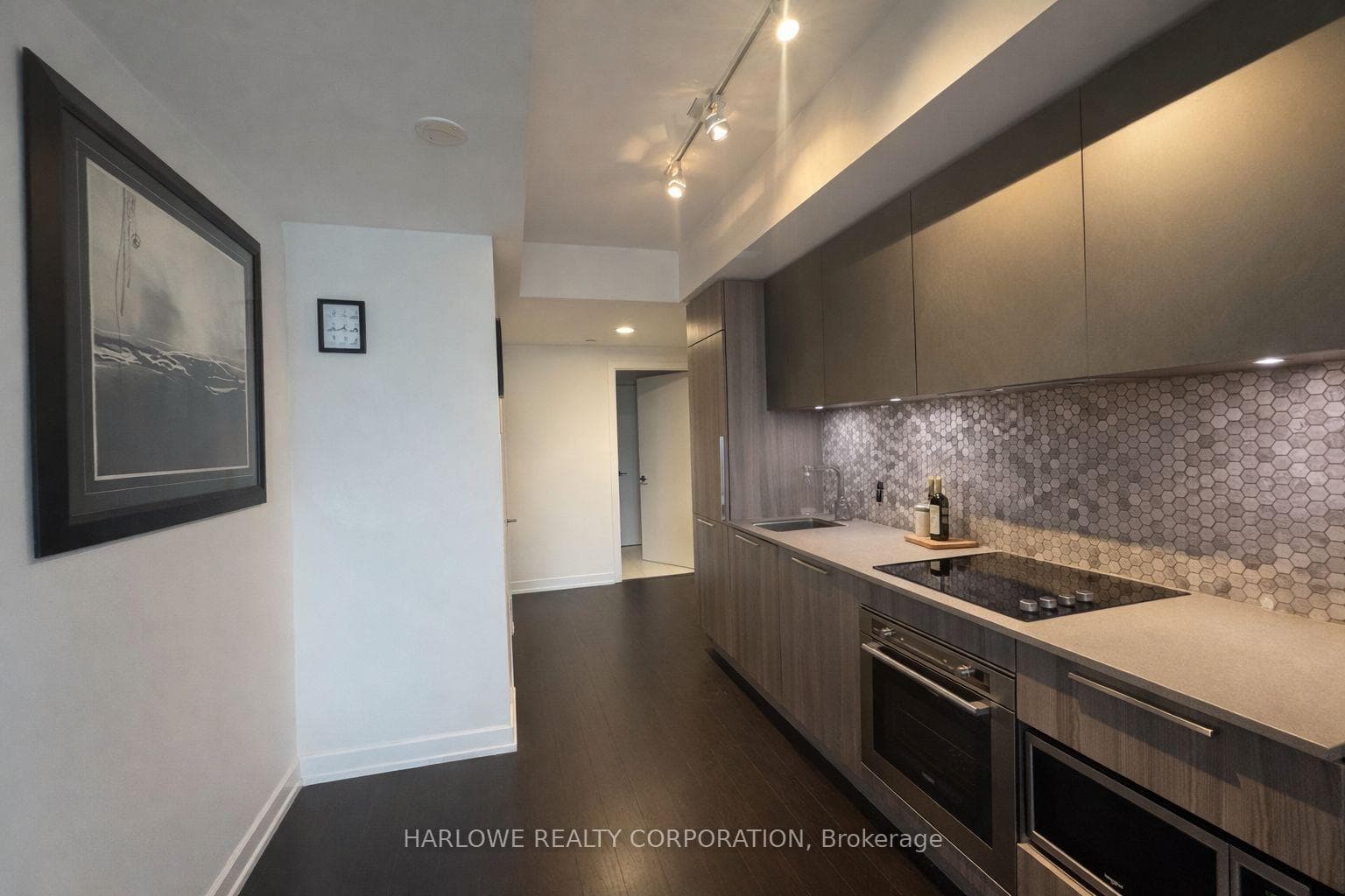 85 Wood Street Unit 2015 photo 2